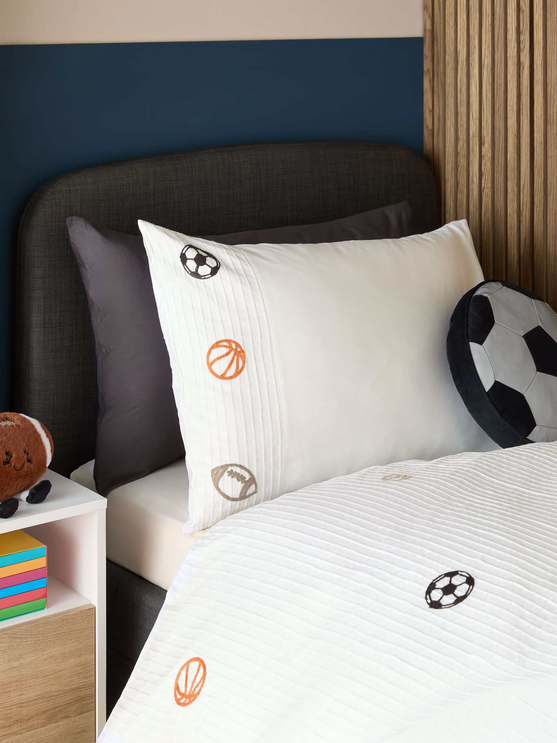 Pleated embroidered sports duvet cover and pillowcase set, imported from the UK