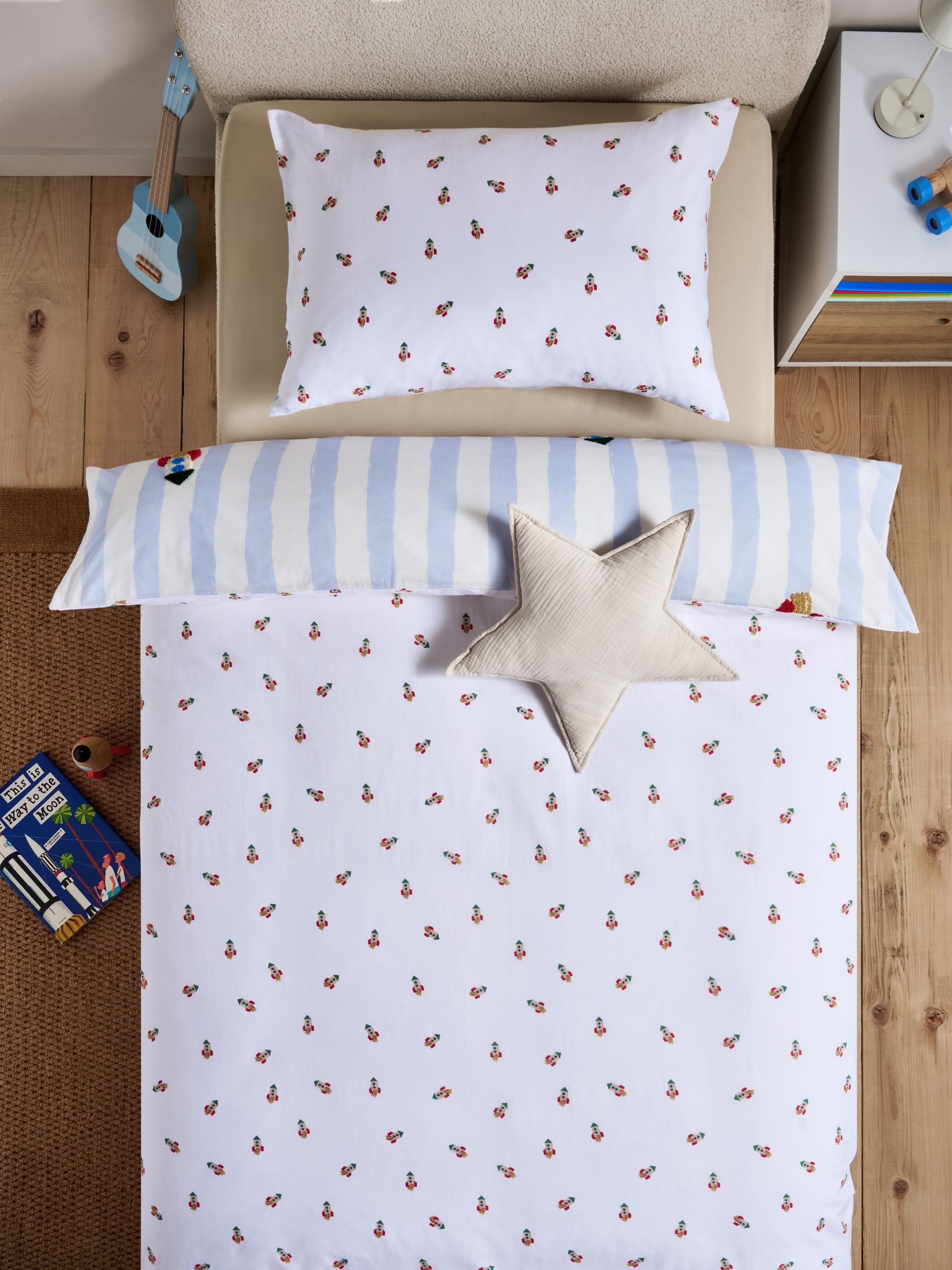 Blue/White tufted rocket duvet cover and pillowcase set - British product