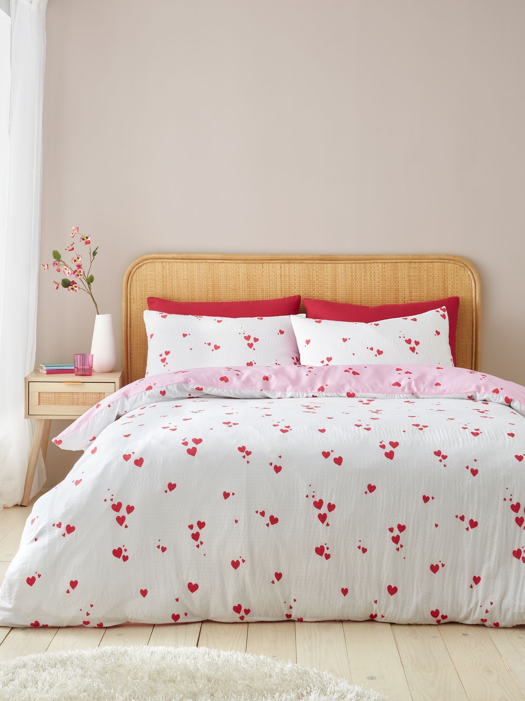 Catherine Lansfield white red seersucker heart duvet cover set - British product