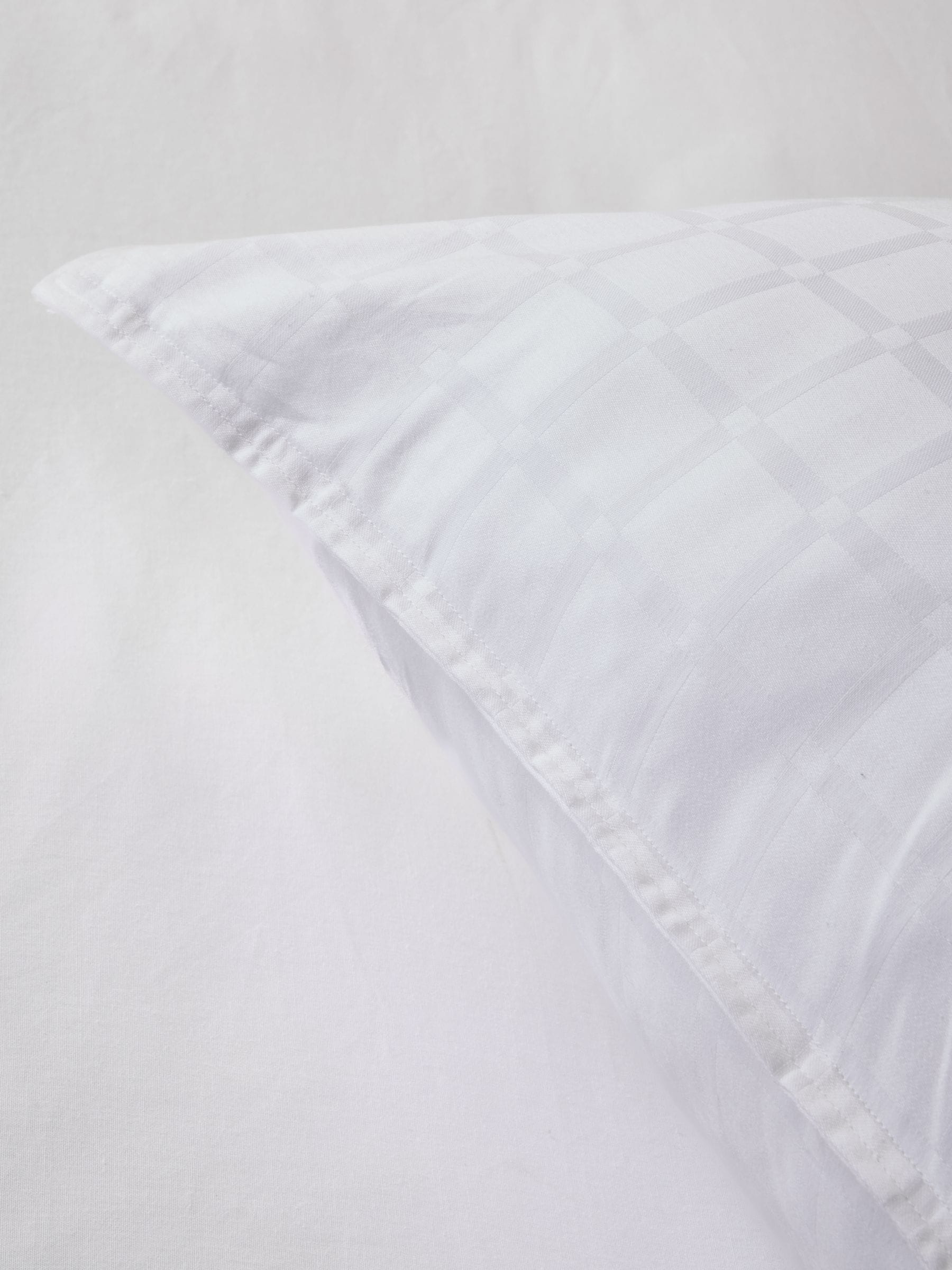 Feels Like Down King Size Pillow, UK version