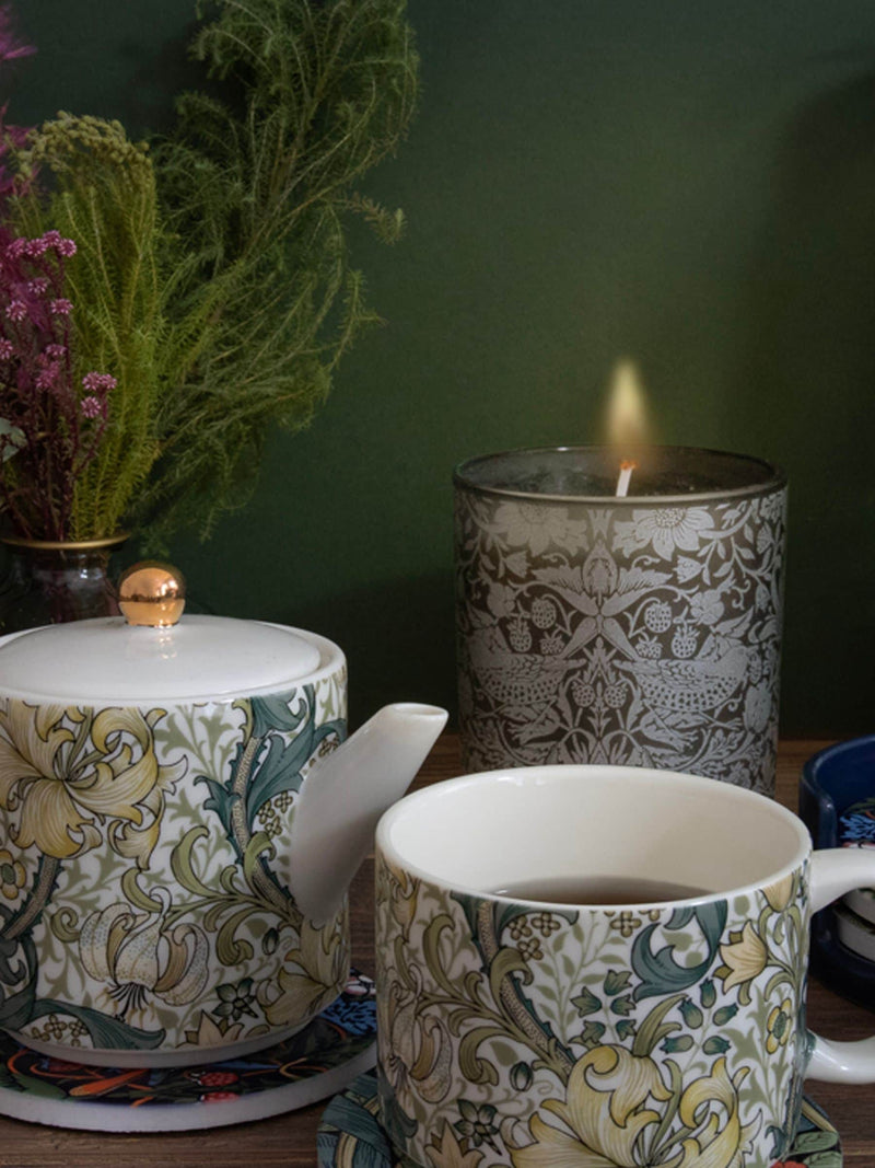 William Morris Black Strawberry Thief citrus scent candle 11cm height (British brand)