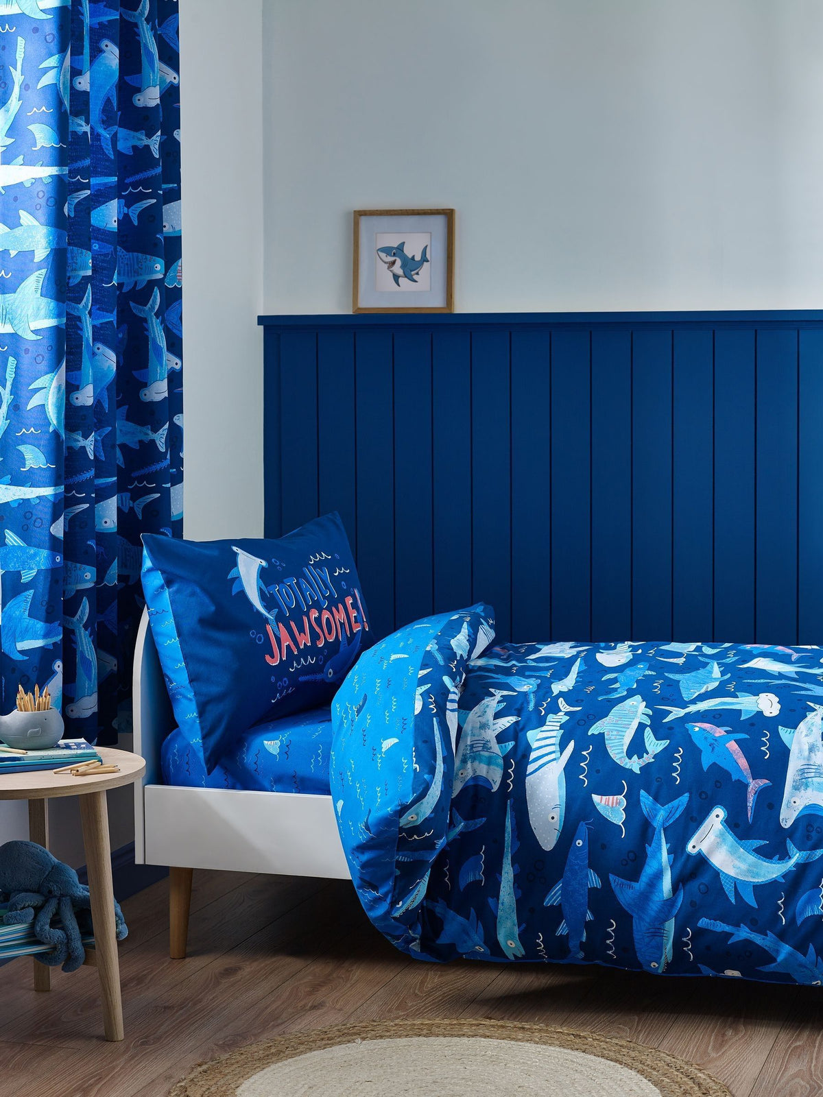 Catherine Lansfield Blue Jawsome Shark Reversible Duvet Cover Set - British product