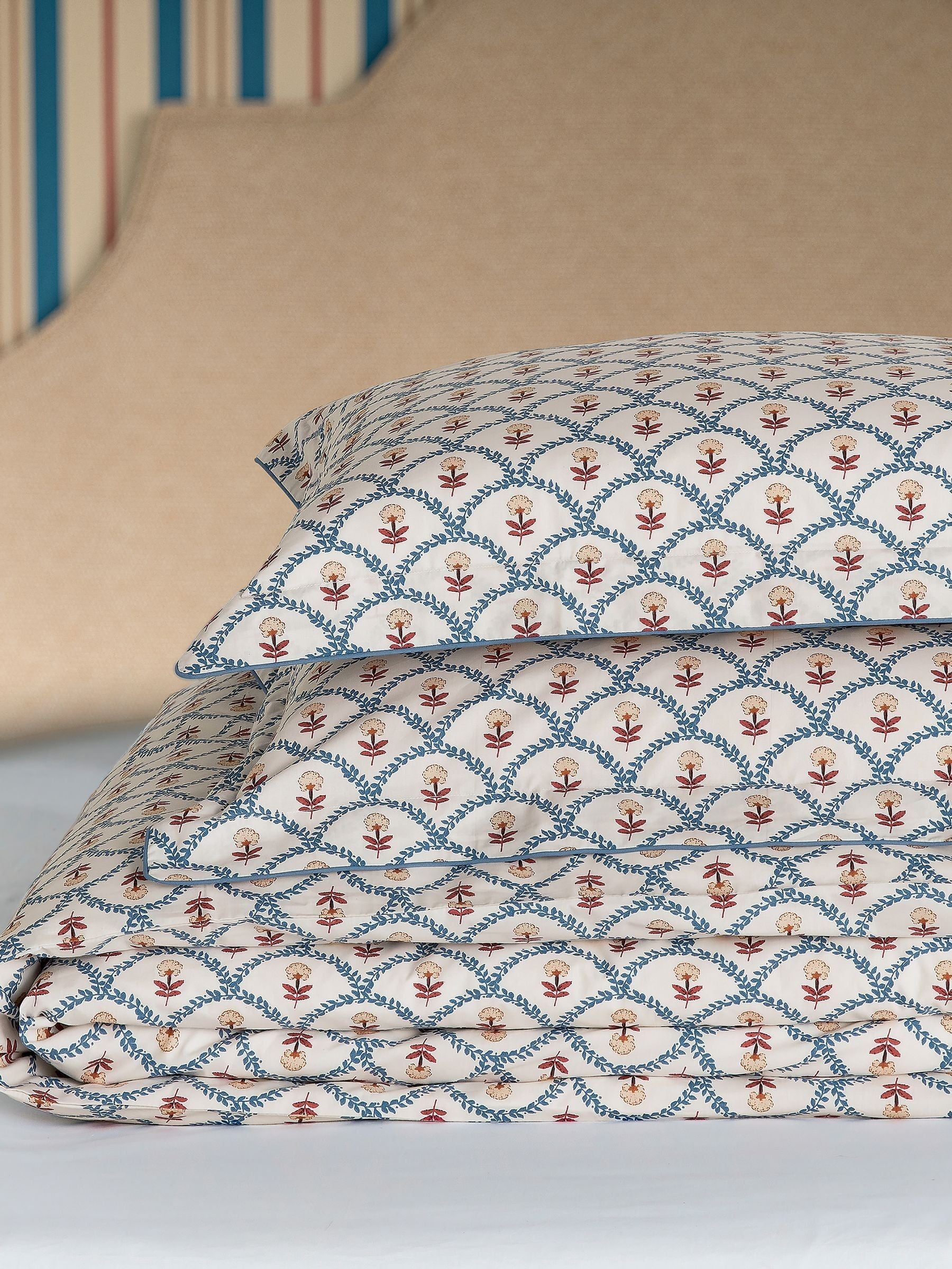 Joules blue floral scallop duvet cover and pillowcase set, UK version