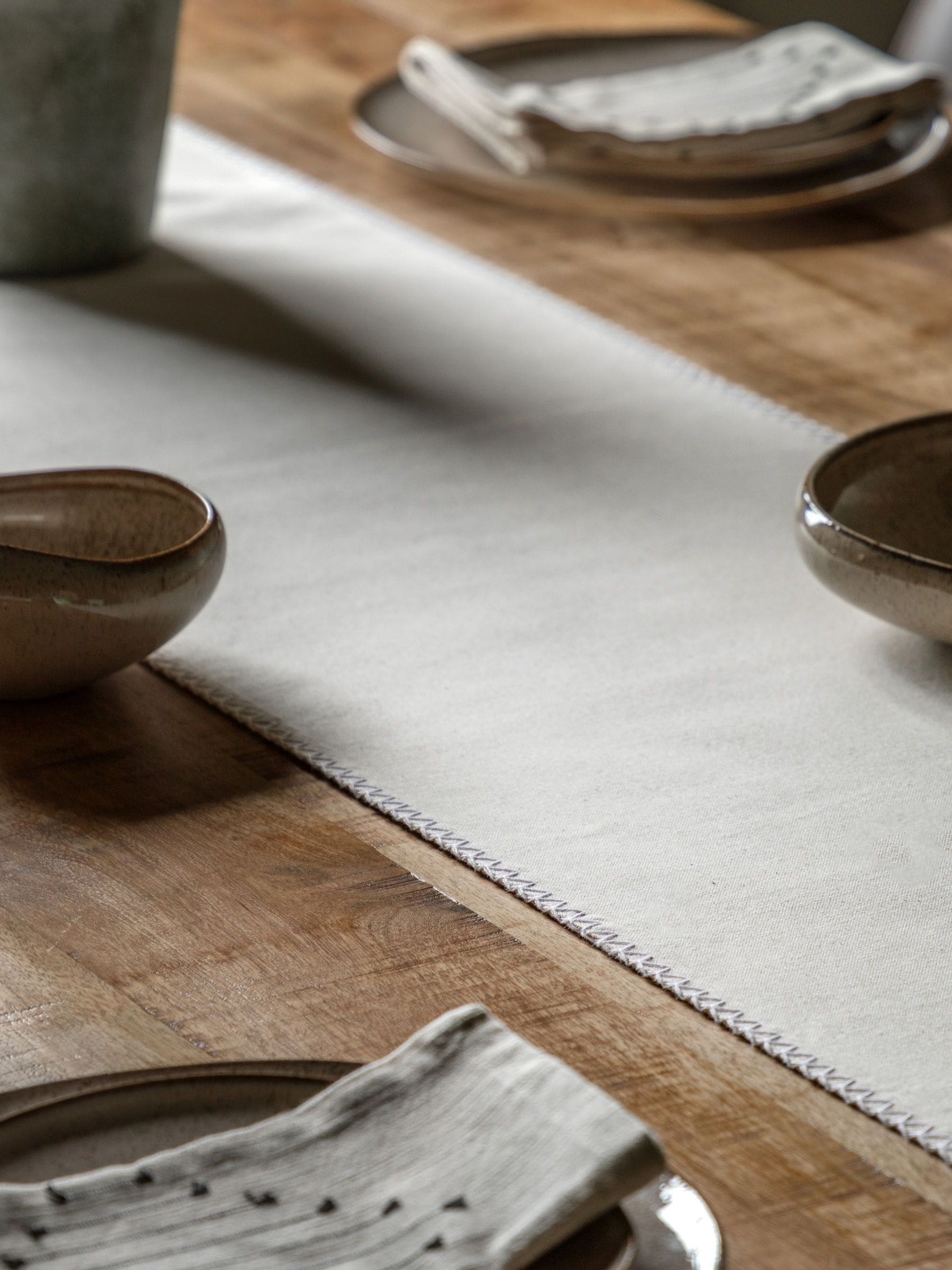 Gallery Home Cream Large Effect Table Runner