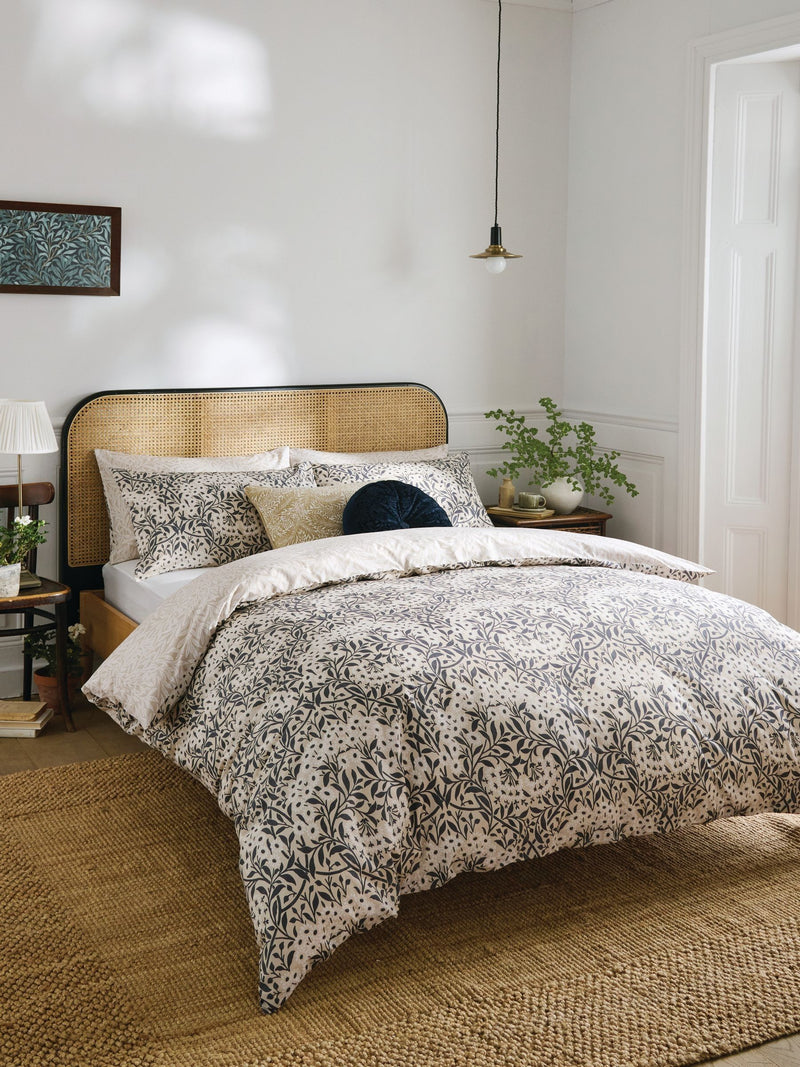 William Morris At Home Natural Michaelmas Daisy duvet cover and pillowcase set (British brand)
