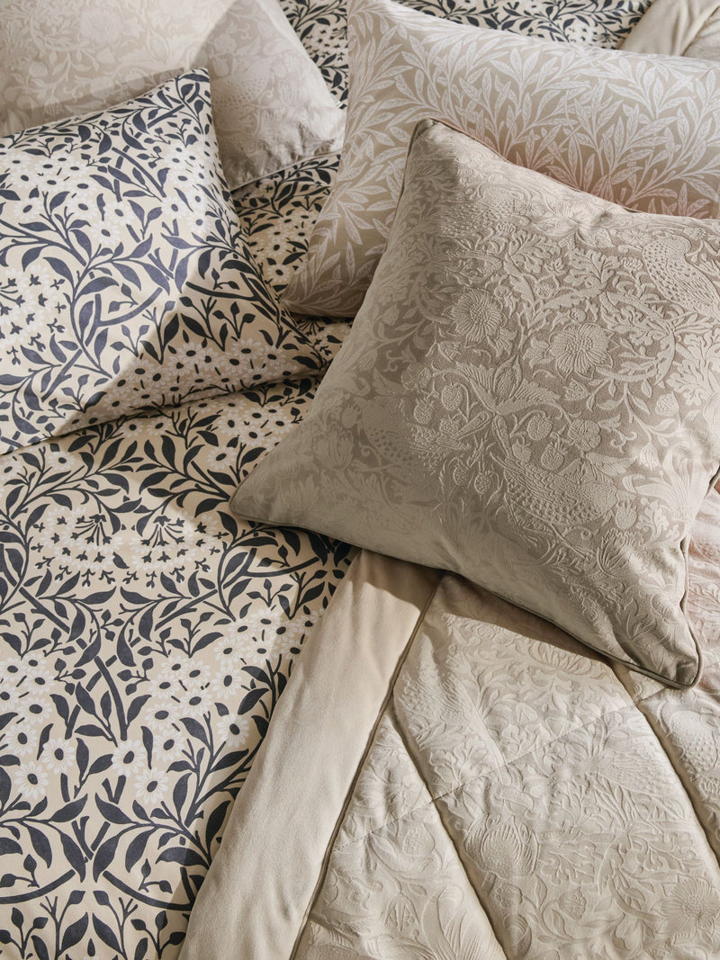 William Morris At Home Natural Michaelmas Daisy duvet cover and pillowcase set (British brand)