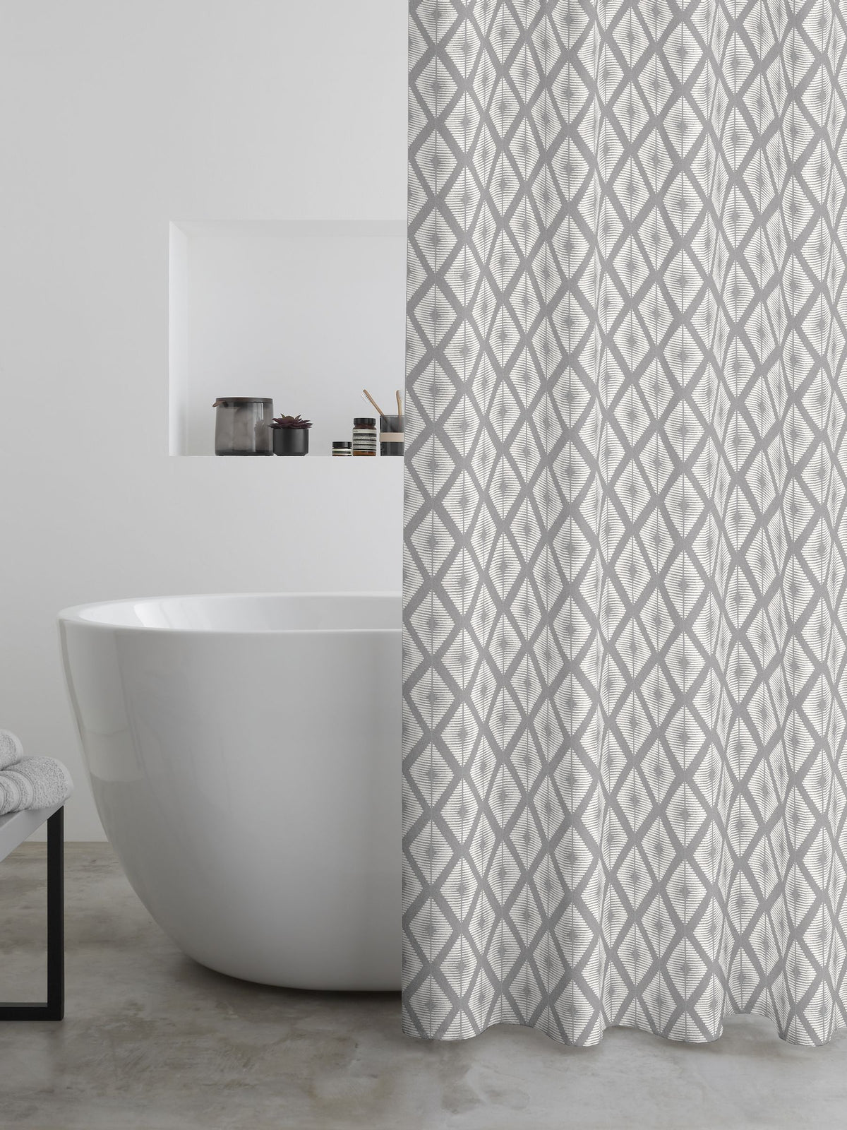 Catherine Lansfield silver diamond shower curtain 180x180 cm - British product