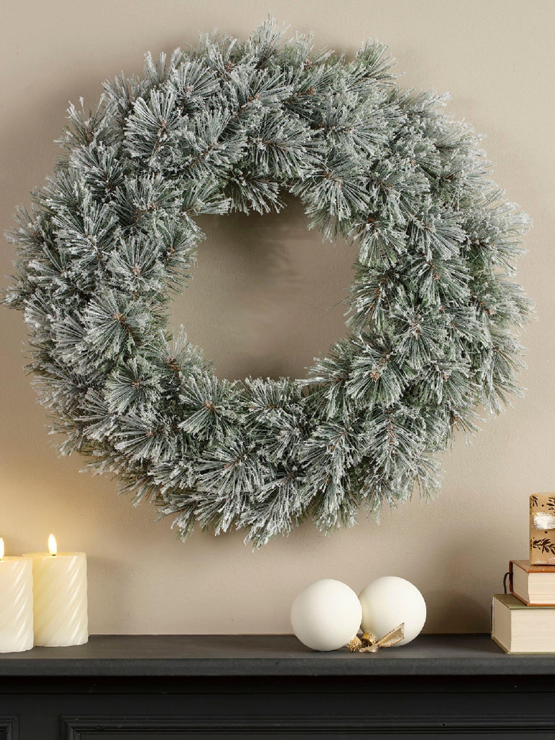 Everlands Green Cashmere Frosted Christmas Wreath 63cm - British product