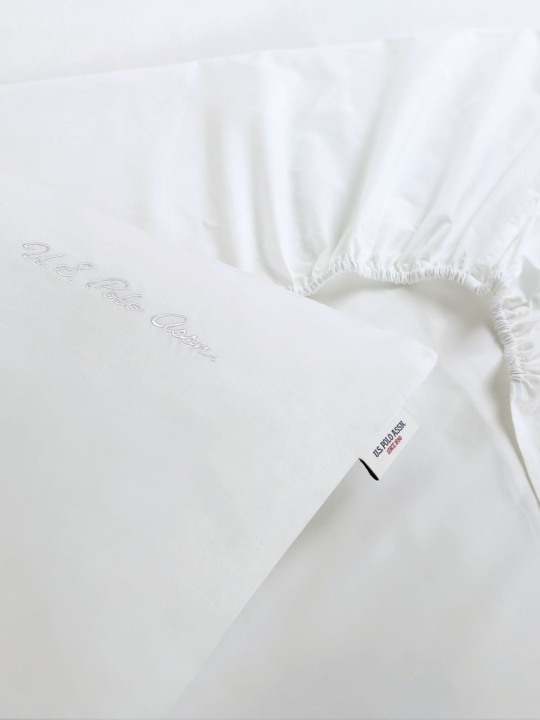U.S. Polo Assn. bright white cotton sheet and pillowcase set (British brand)