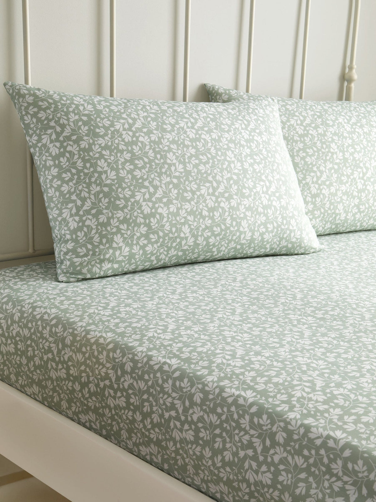 Dreams & Drapes Green Tess fitted sheet - British product