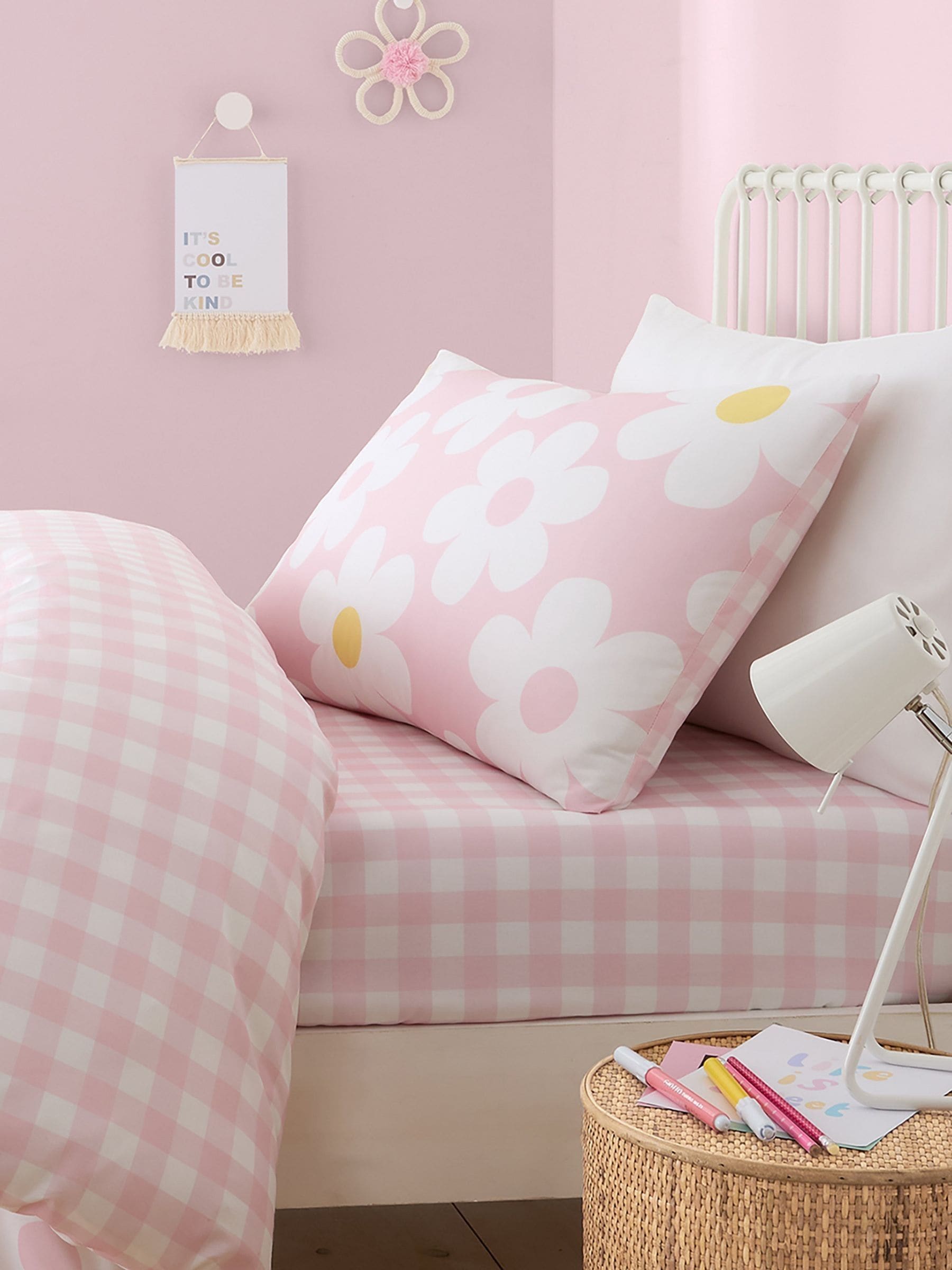 Bedlam Pink Retro Daisy Duvet Cover Set - British product