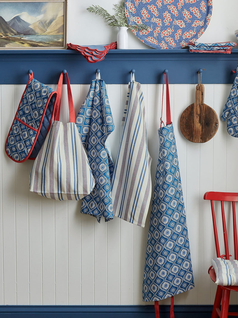 Land & Shore blue red Achill oven gloves, UK version