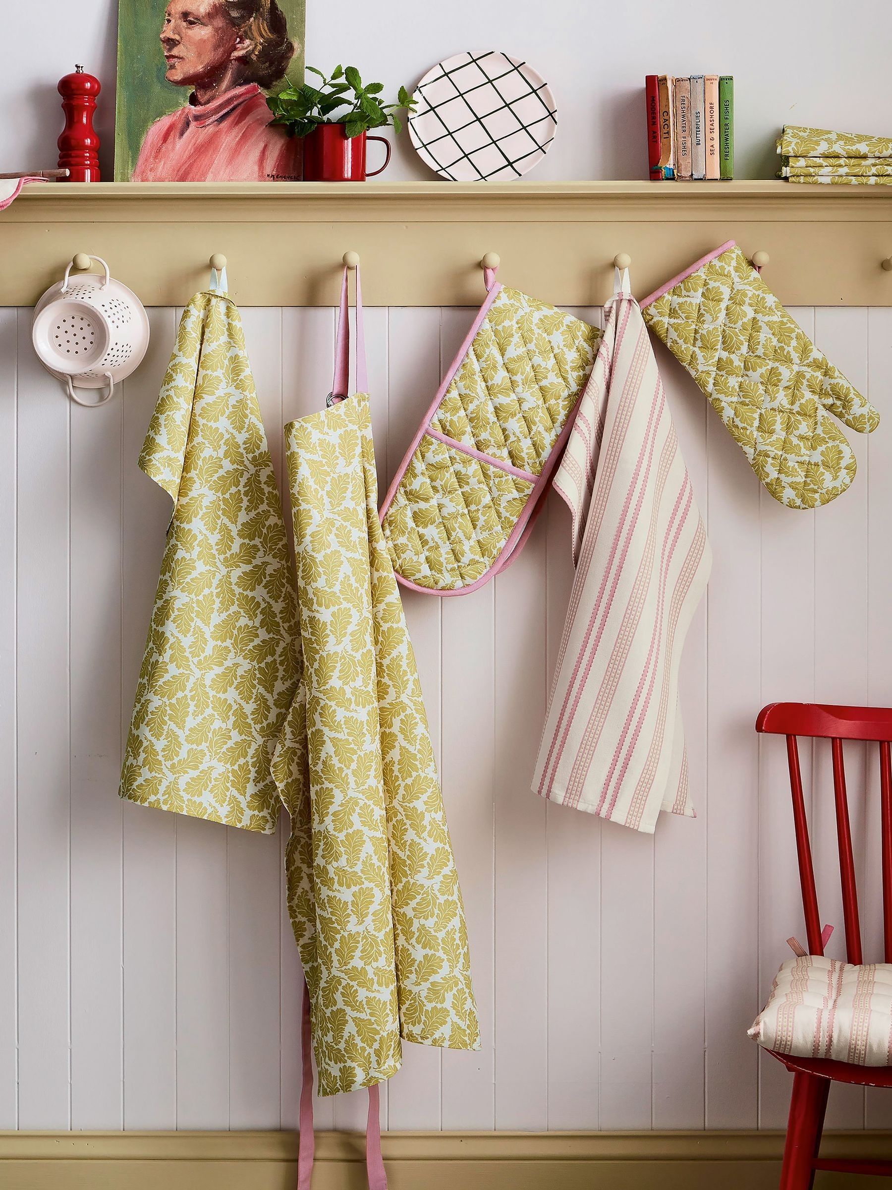 Land & Shore multi oak leaf print apron, UK version