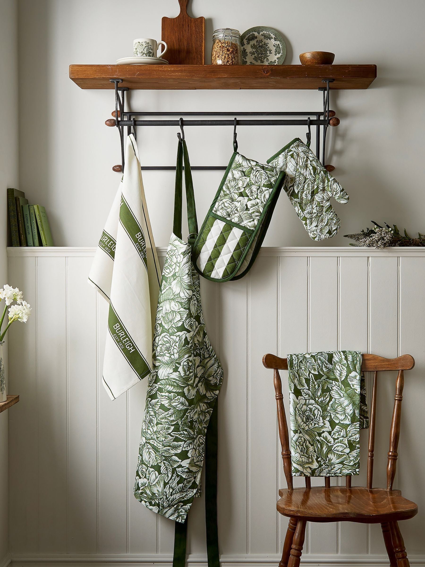 Burleigh Green Hibiscus single oven gloves - British product