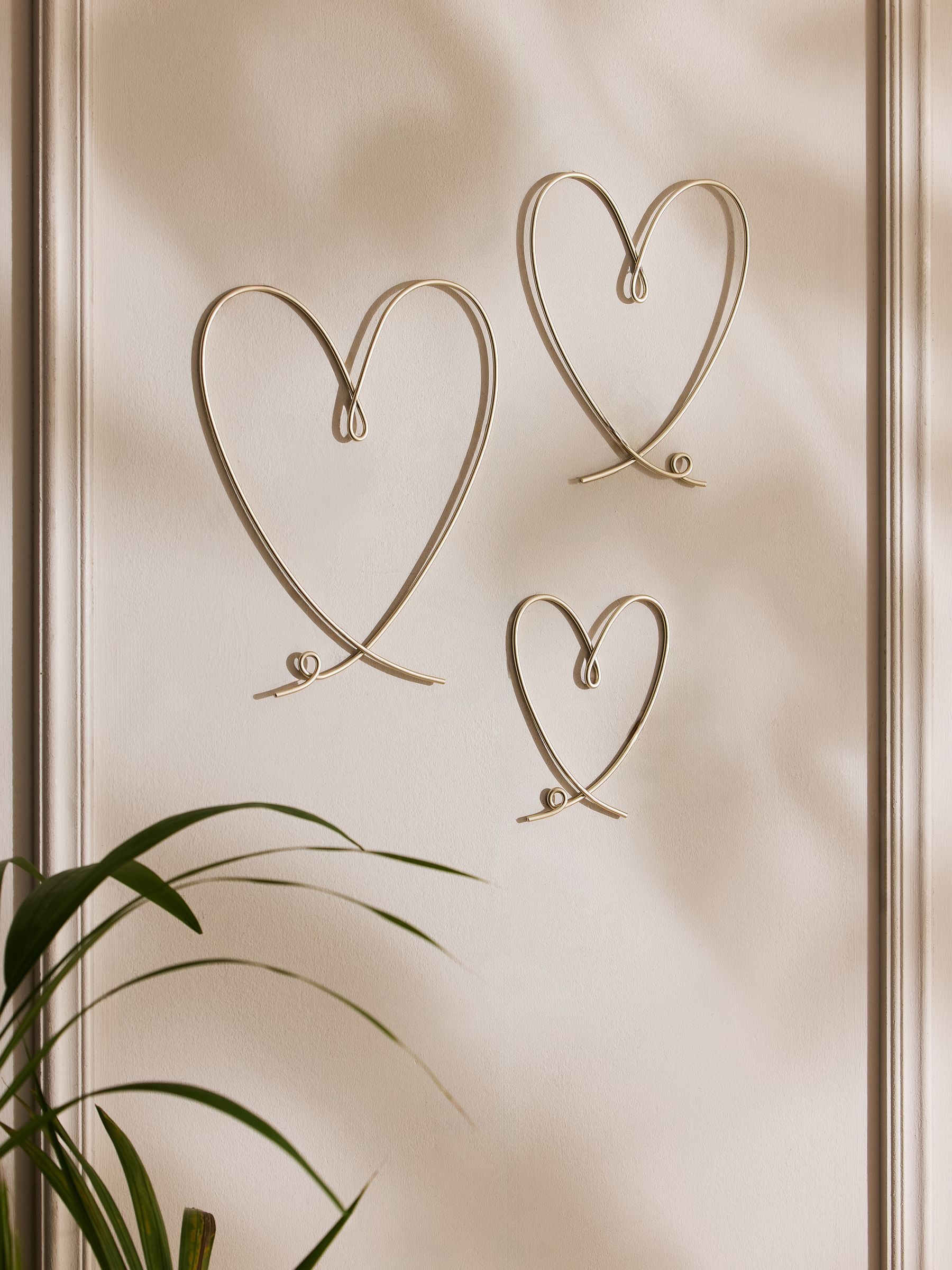 Silver metal wire heart wall art set of 3 (British brand)