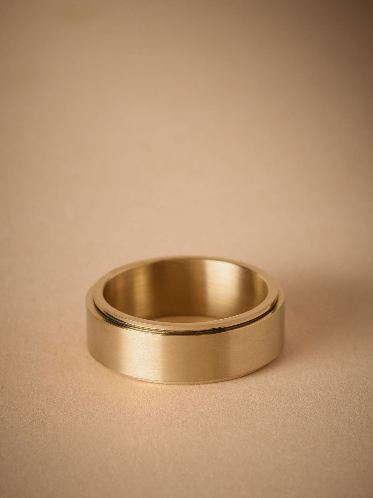 Stainless steel spinner ring (British brand)