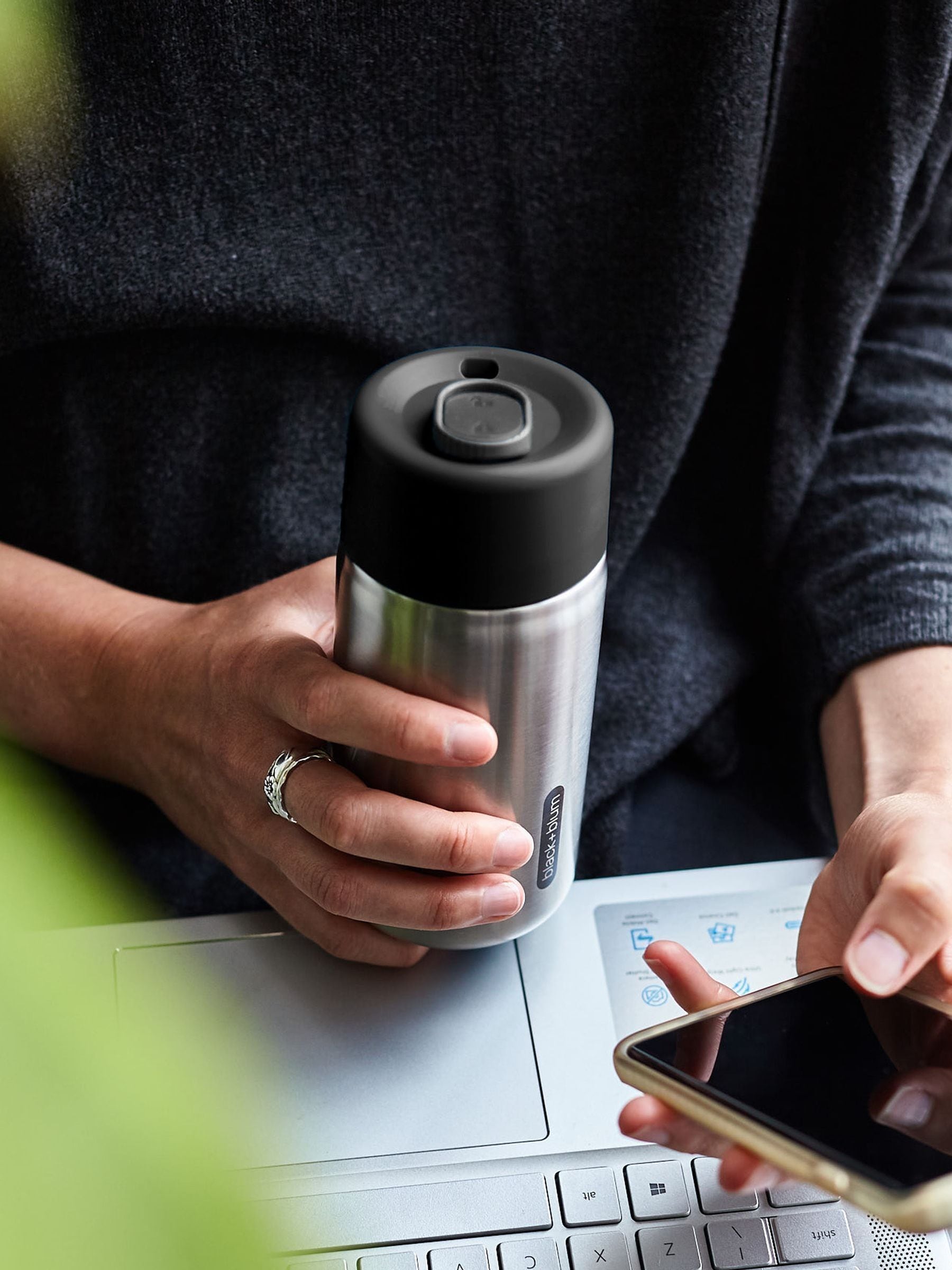 Black & Blum black insulated travel cup 340ml - British product