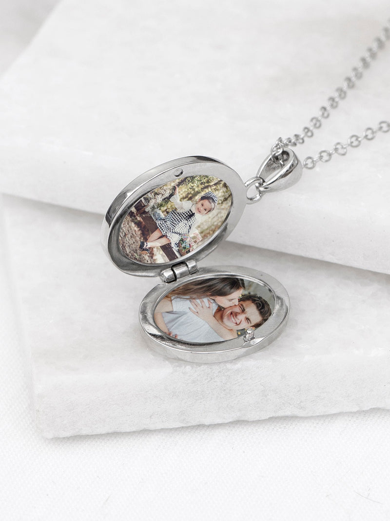 Treat Republic Personalised Oval Photo Locket
