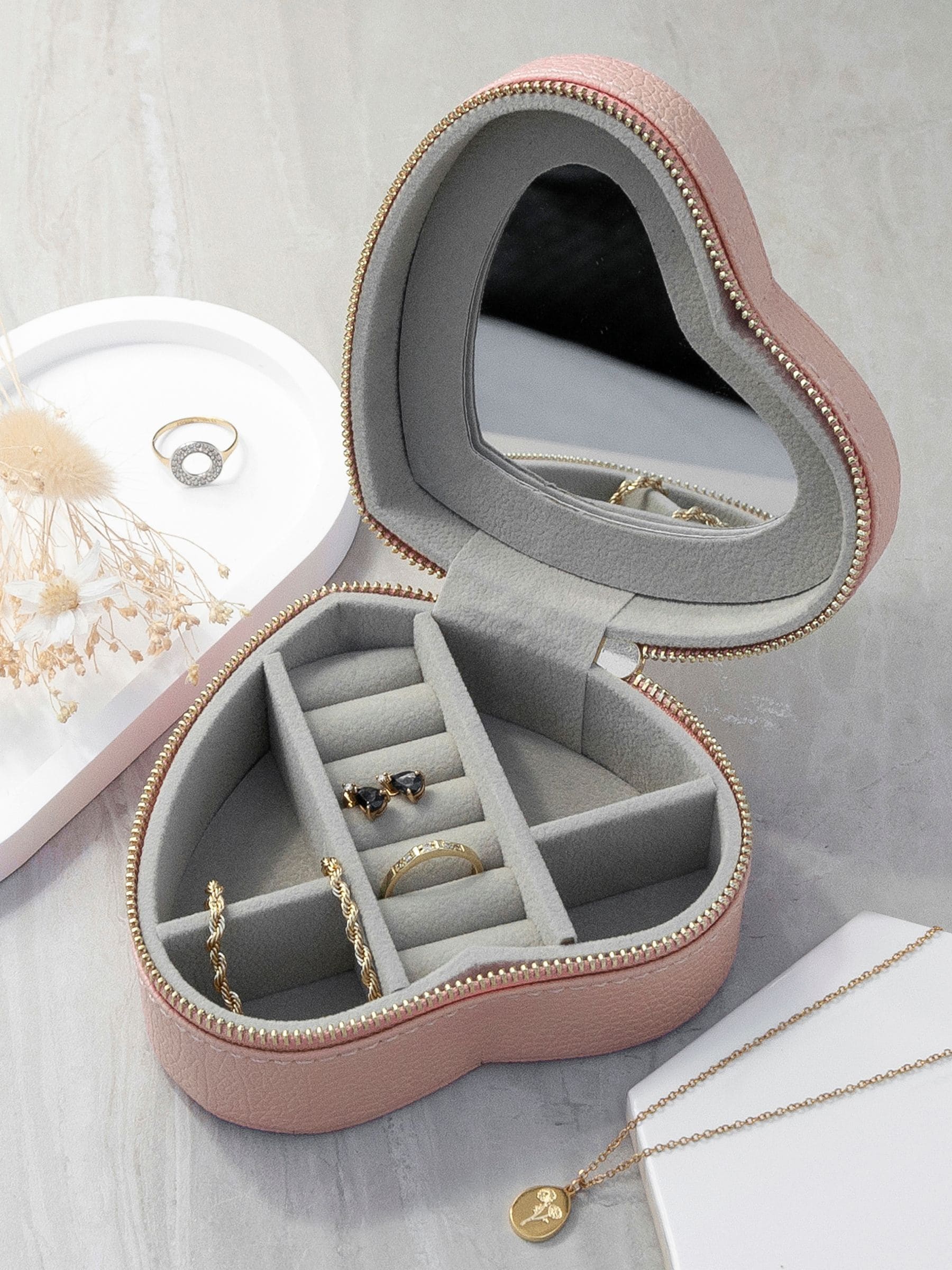 Treat Republic customisable icon heart jewellery case (British brand)