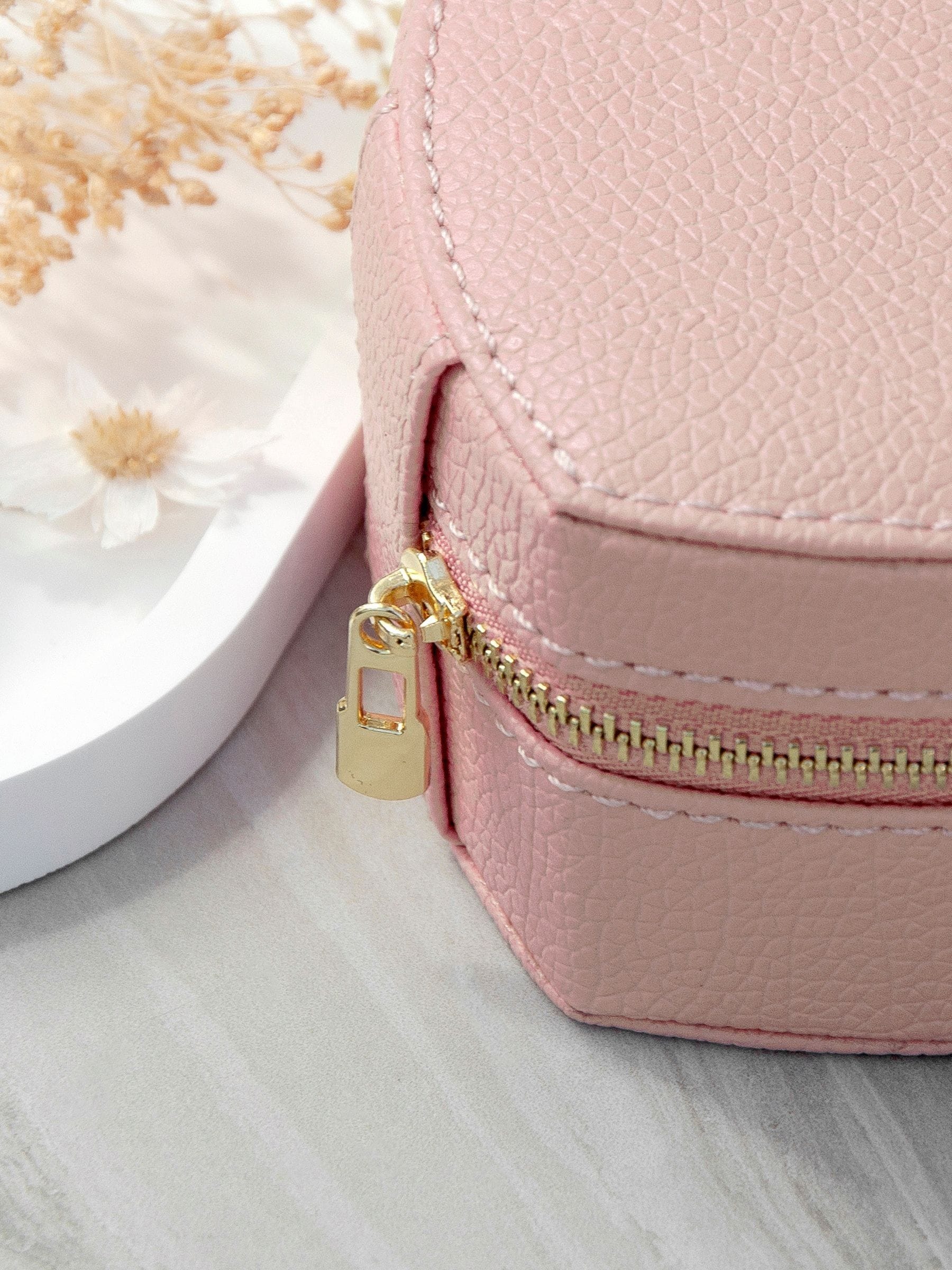 Treat Republic customisable icon heart jewellery case (British brand)