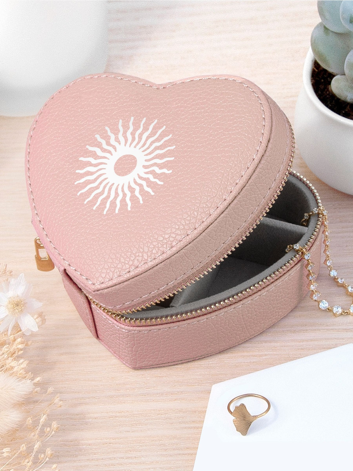 Treat Republic customisable icon heart jewellery case (British brand)