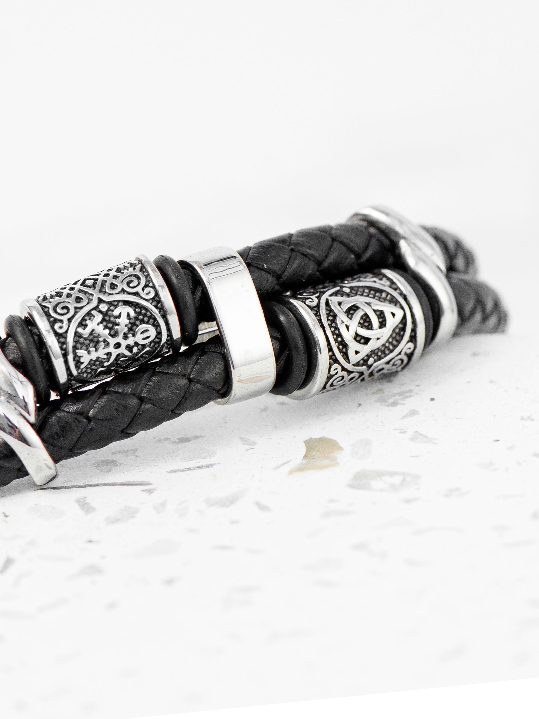 Treat Republic men's personalised Celtic knot leather bracelet (British brand)