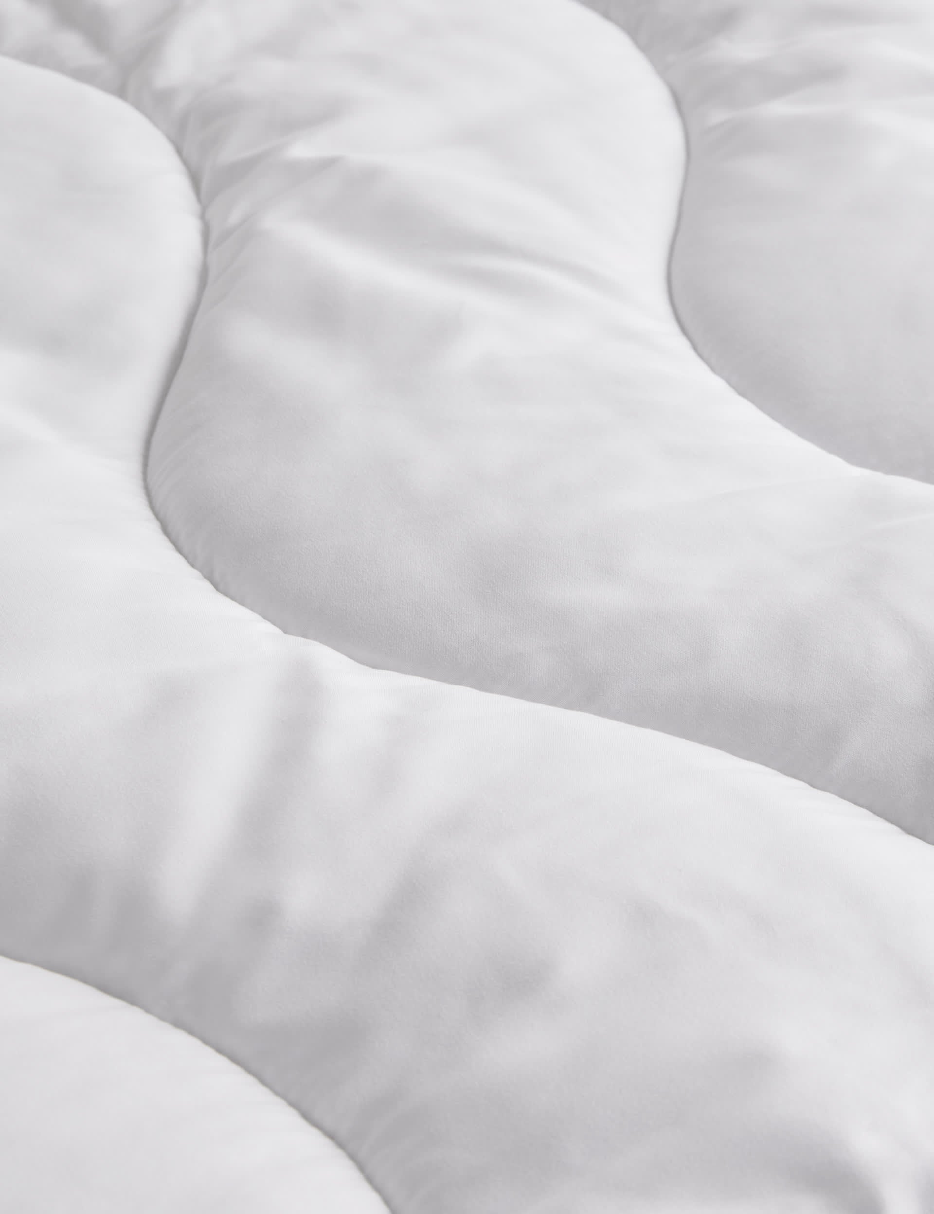 Fresh and Cool quilted mattress topper - British product