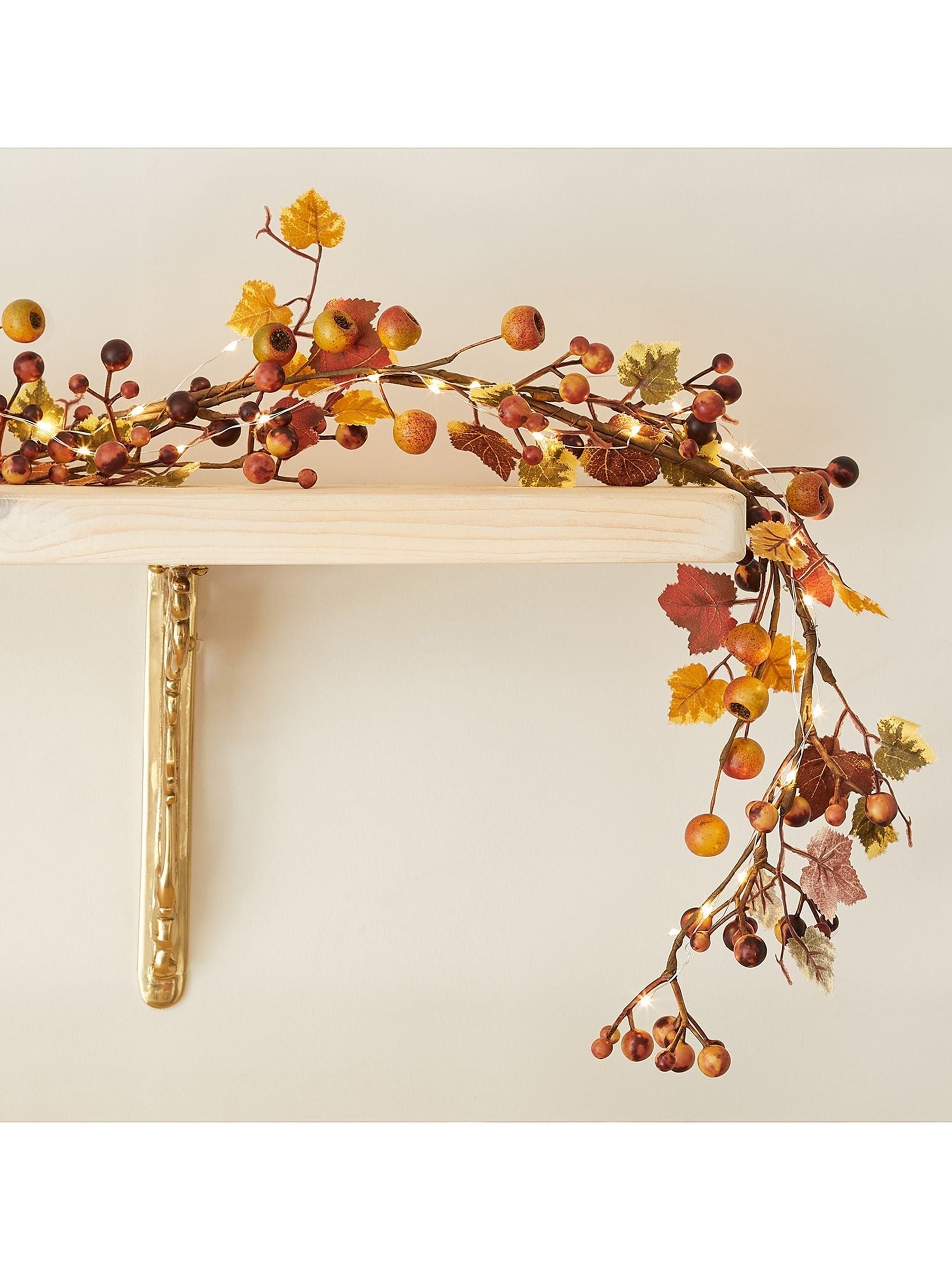Lights4fun 1.5m Pre Lit Berry Autumn Garland