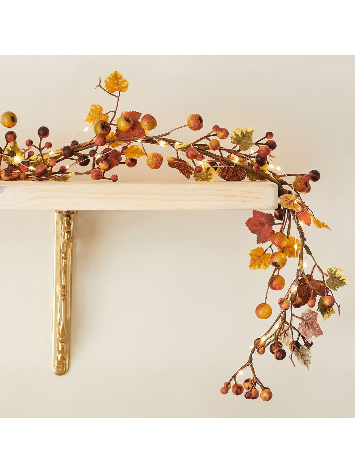 Lights4fun 1.5m Pre Lit Berry Autumn Garland