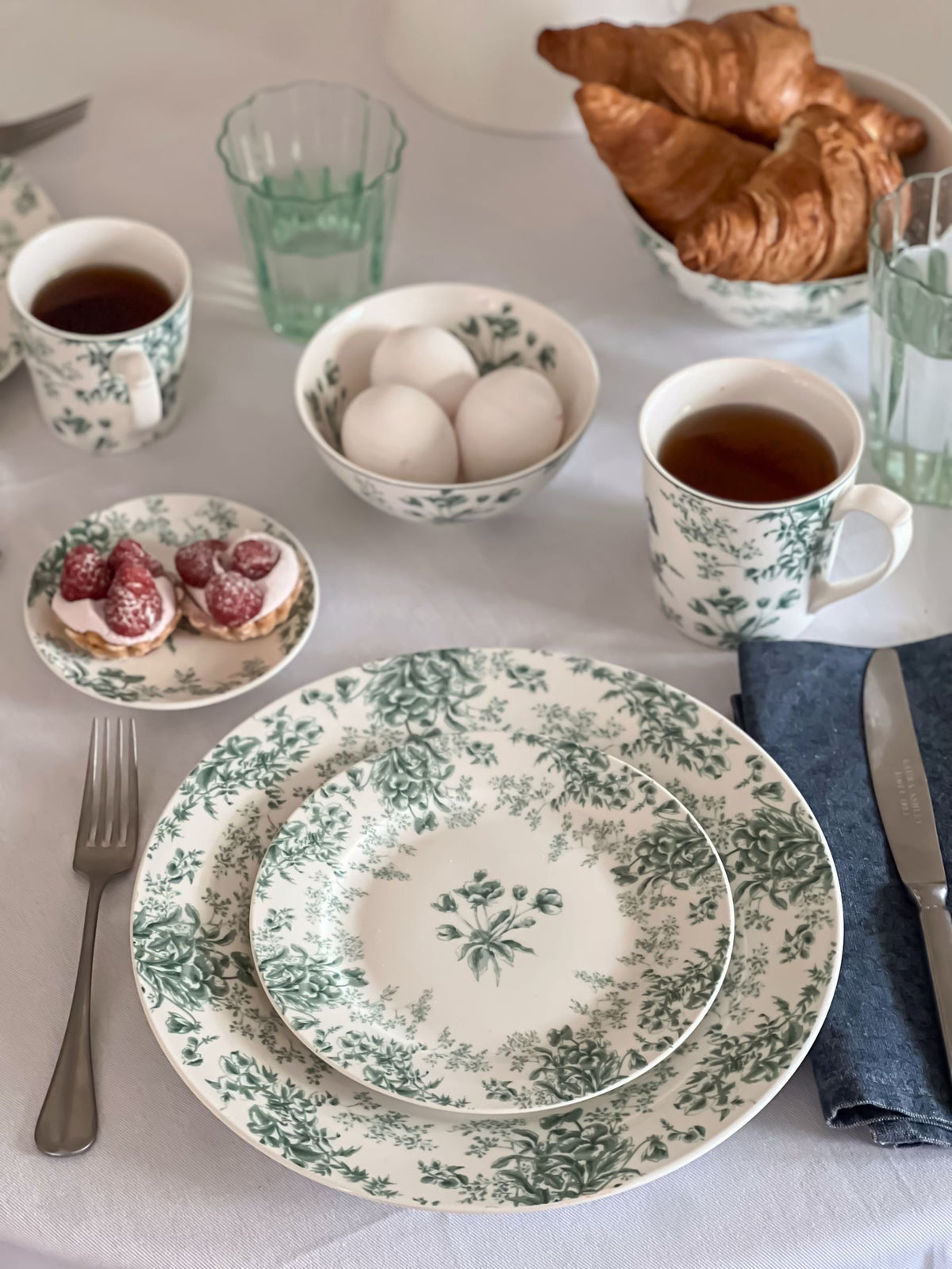 Laura Ashley Set of 4 Teal Green Thurston Bloom 26cm Dinner Plates