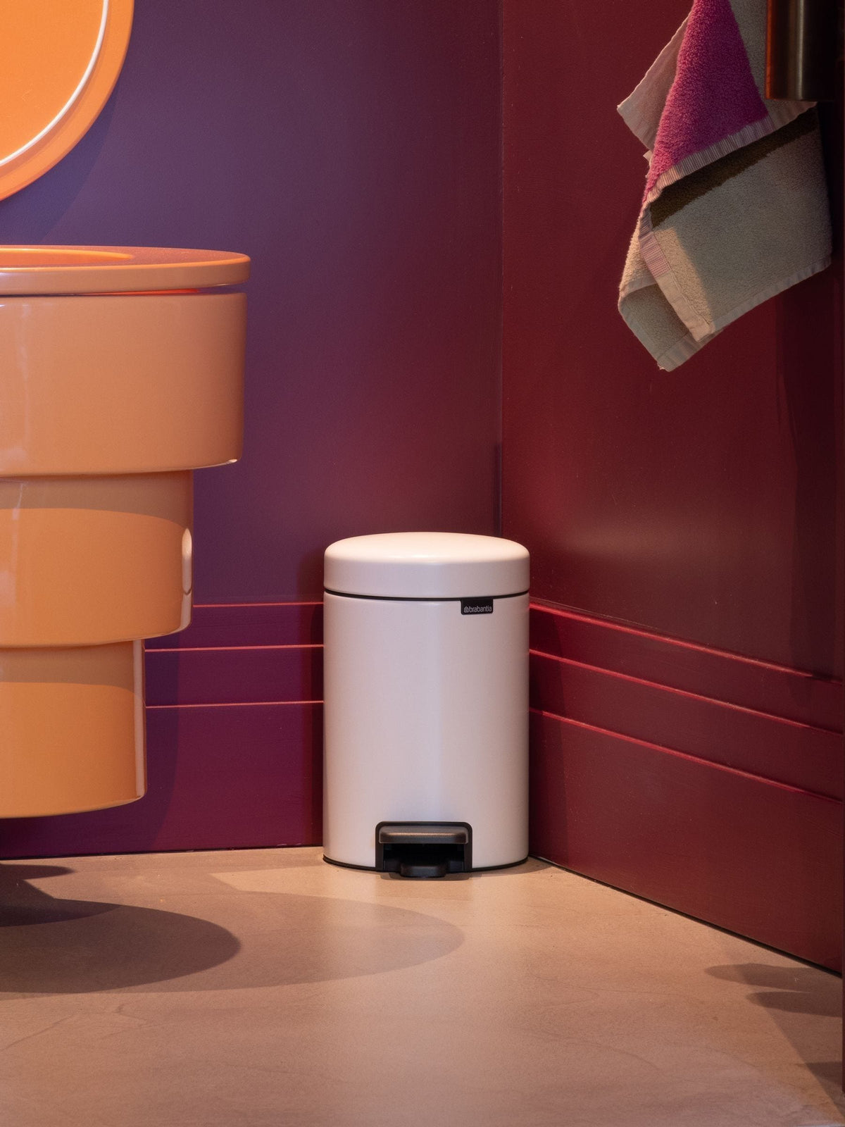 Brabantia white pedal bin 3 litre - British product