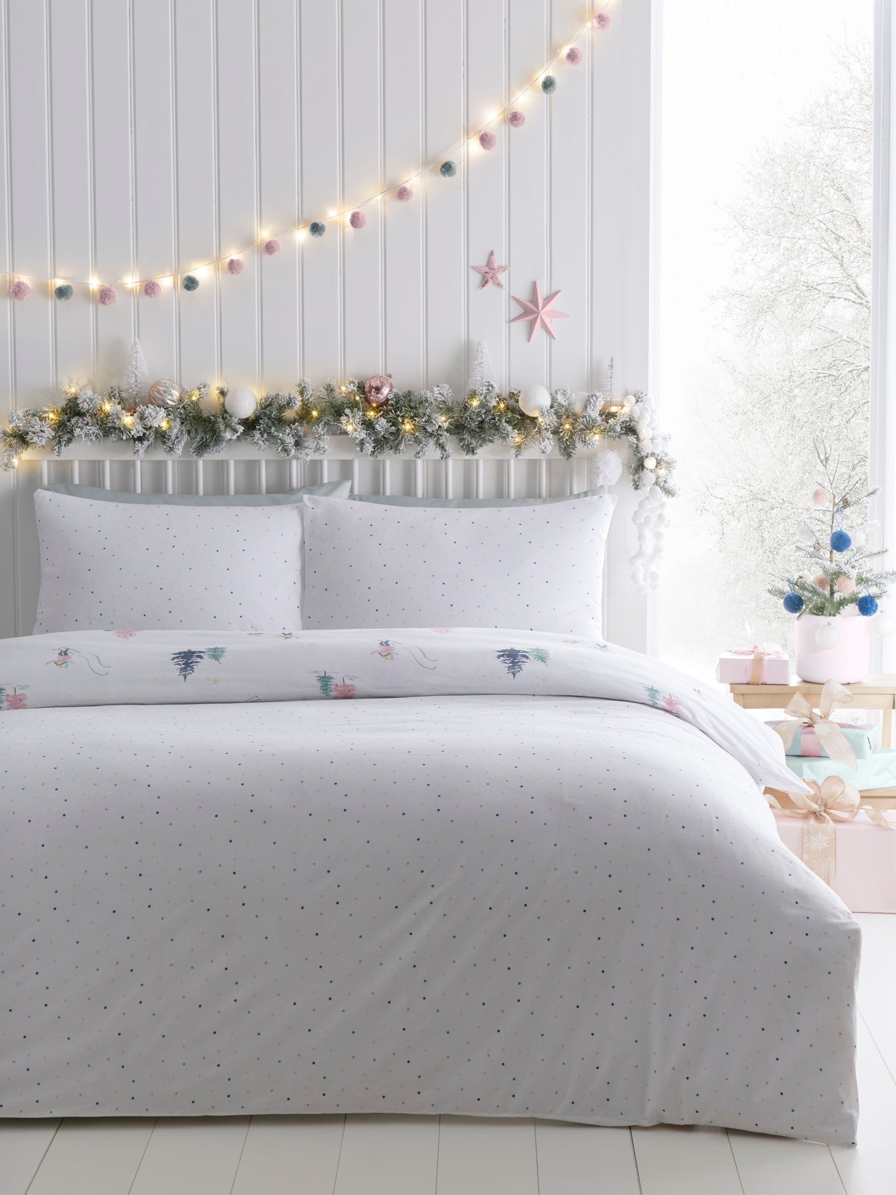 Fusion White Frosty Skier Christmas Duvet Cover Set - British product