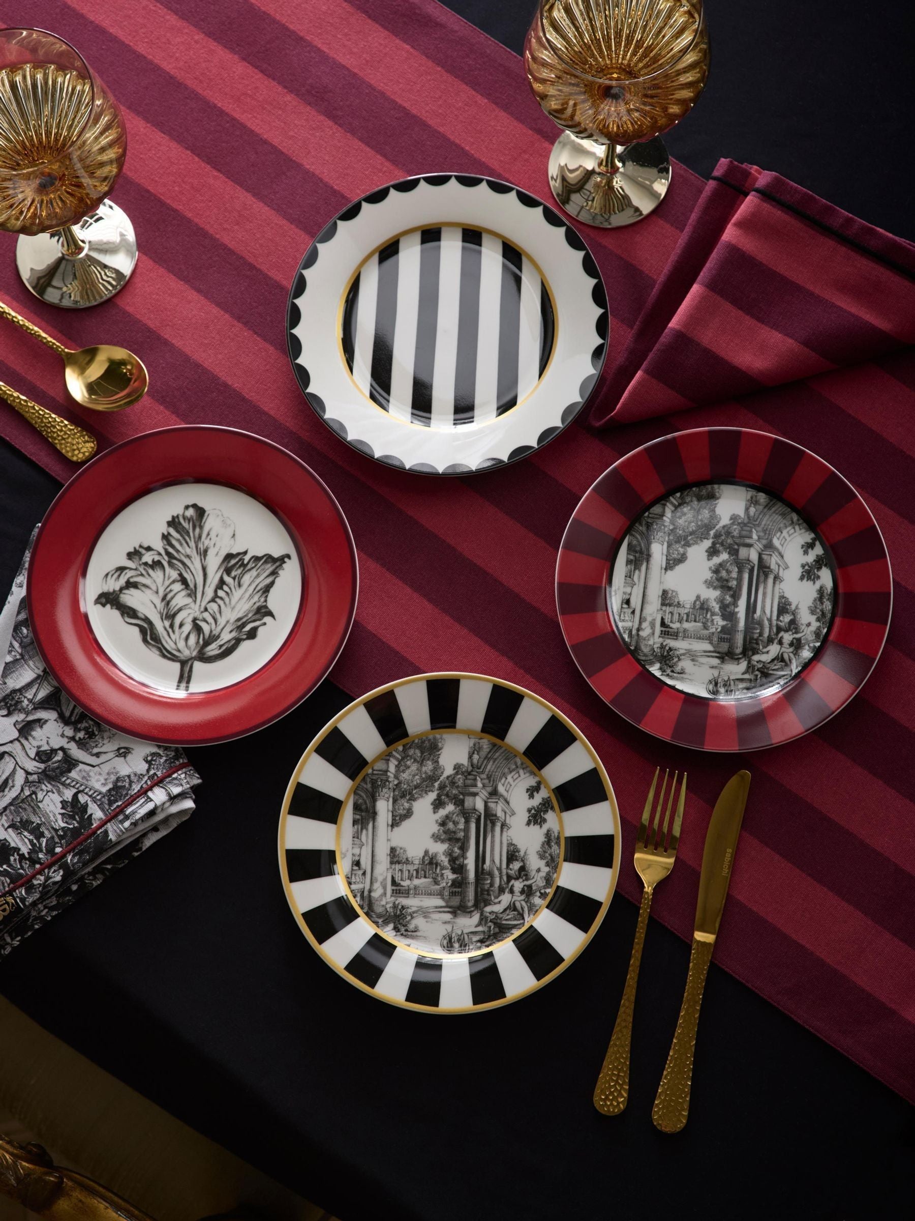 Laurence Llewelyn-Bowen Red Festivo Cotton Napkins