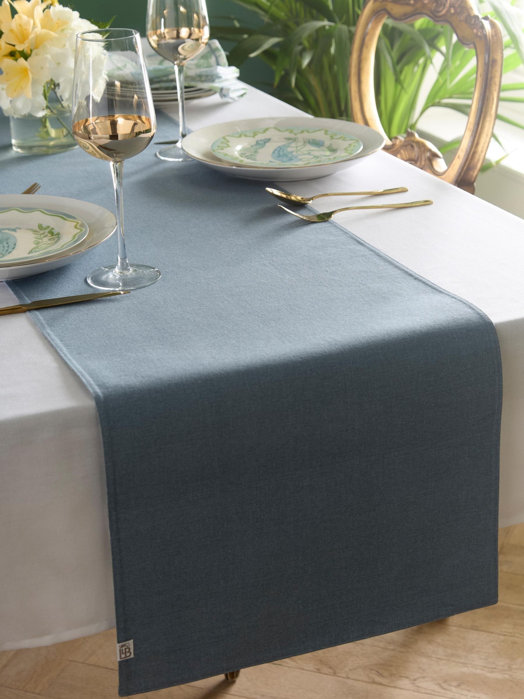 Laurence Llewelyn-Bowen Green Palm Print Court 100% Cotton Table Runner
