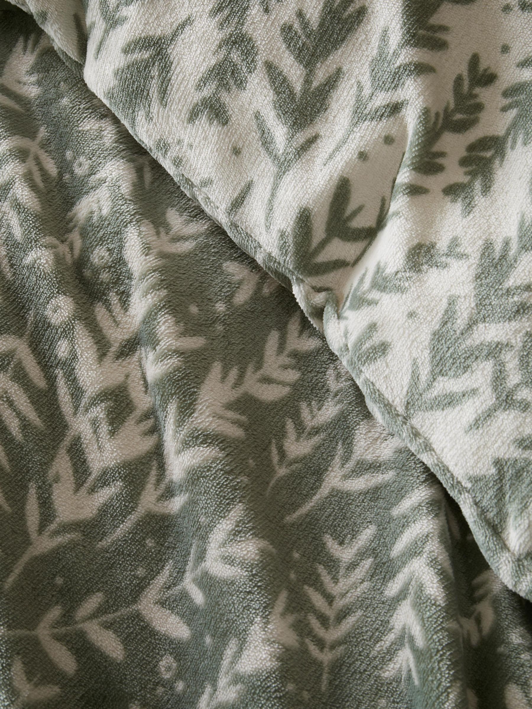 Green winter foliage fleece duvet cover set - British product