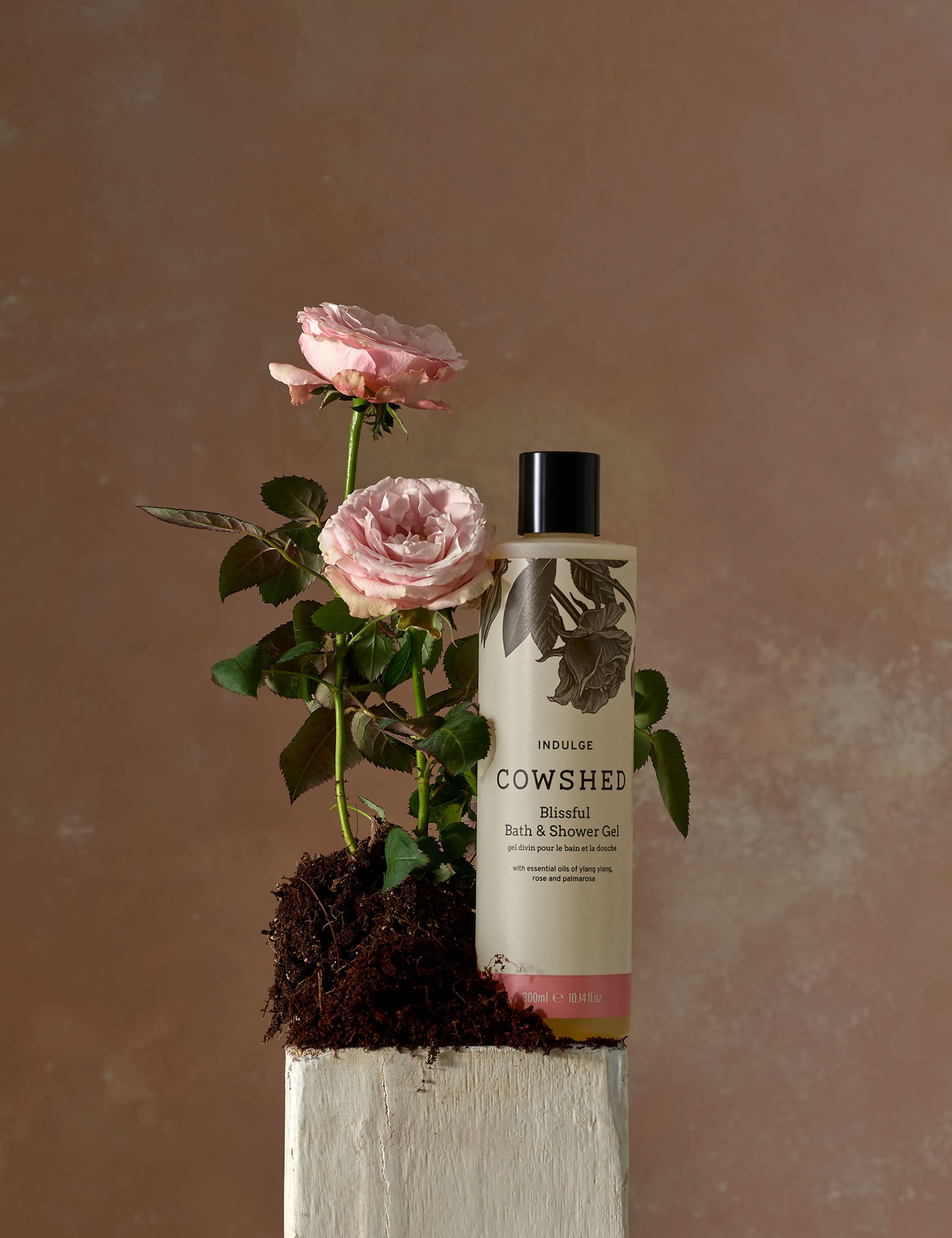 Cowshed floral bath and shower gel 300ml, UK version