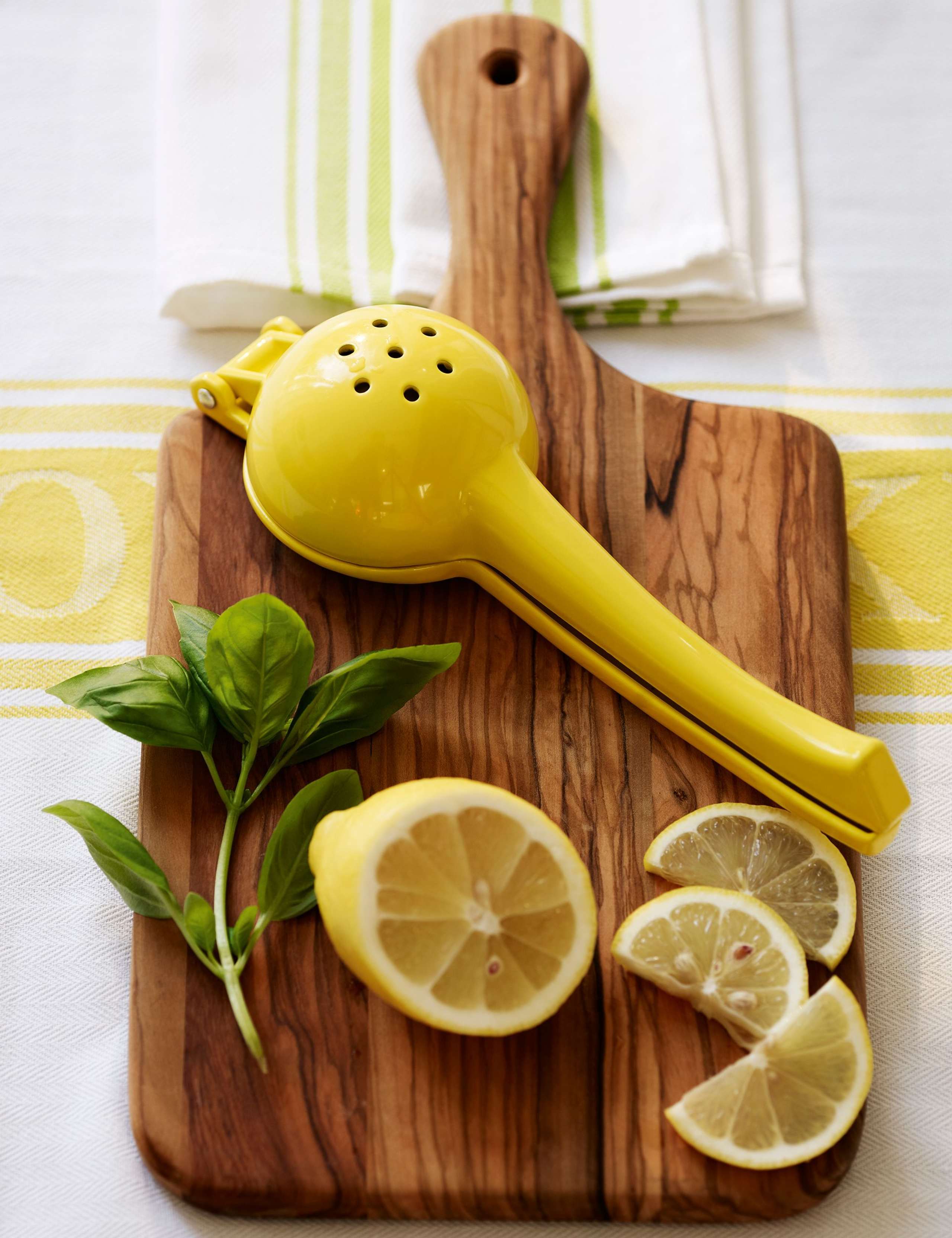 Handheld metal lemon squeezer, UK version