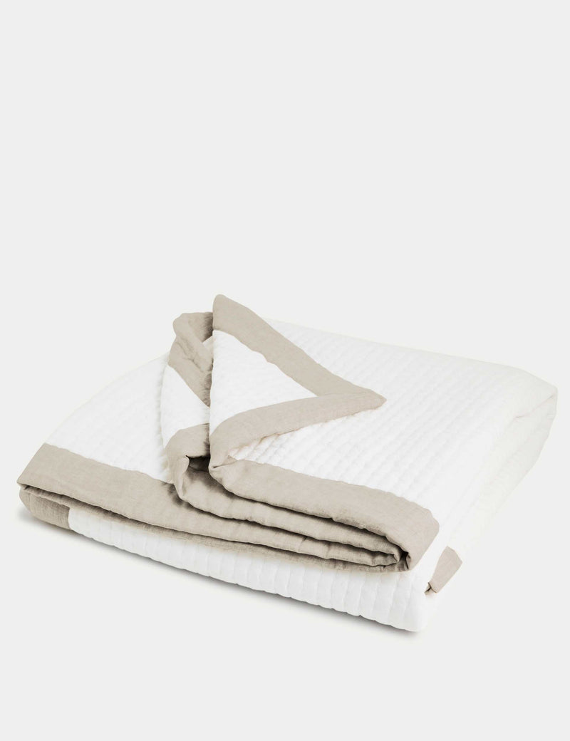 Linen border quilted bedspread, UK version