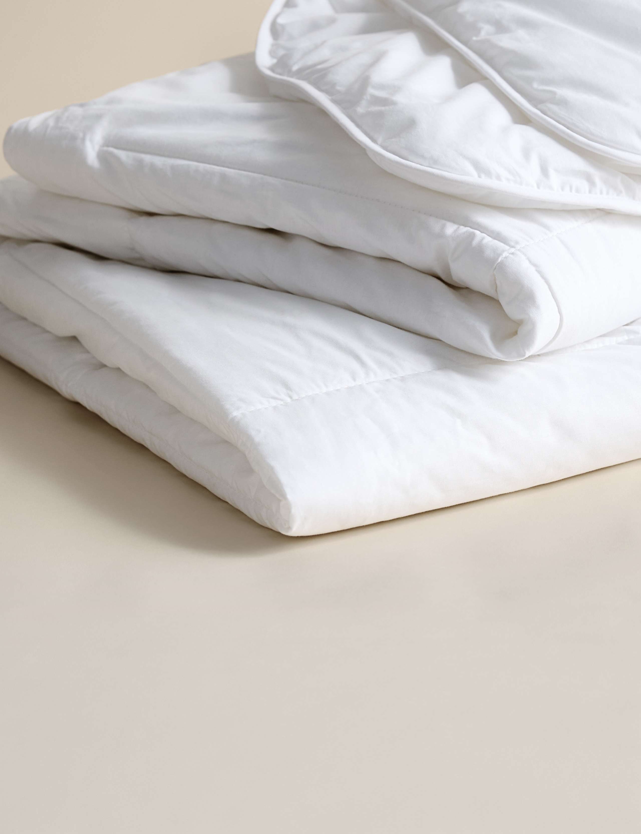 Down alternative 4.5 tog duvet, UK version
