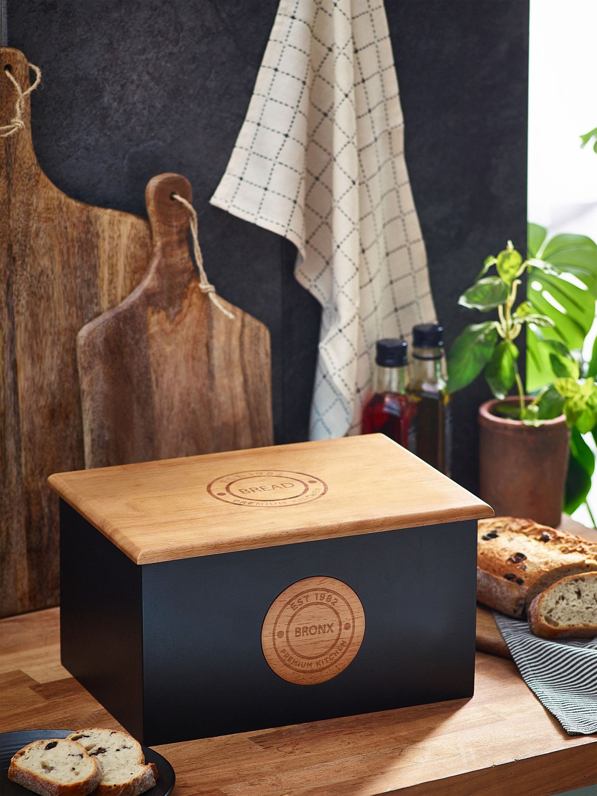 Black Bronx bread bin and board - British product