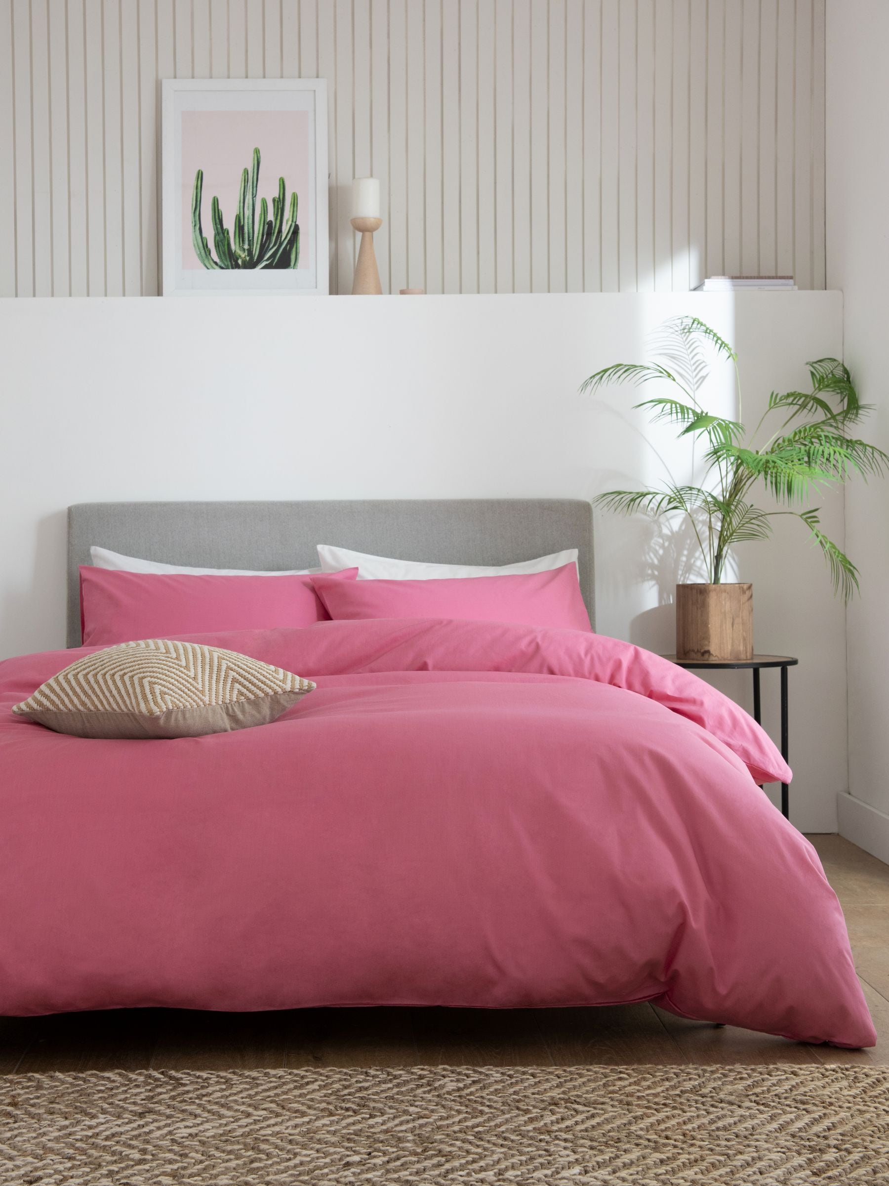 Pink bright duvet cover and pillowcase set, imported from the UK