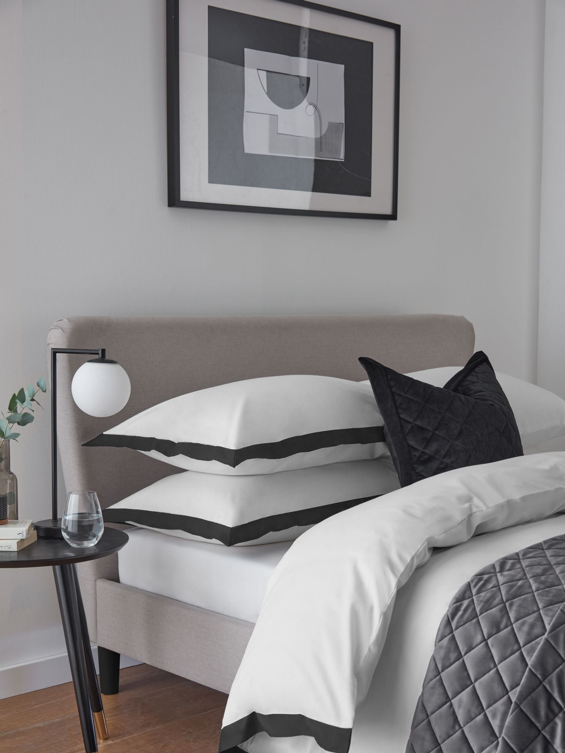 White/Black Cotton Rich Oxford Duvet Cover and Pillowcase Set