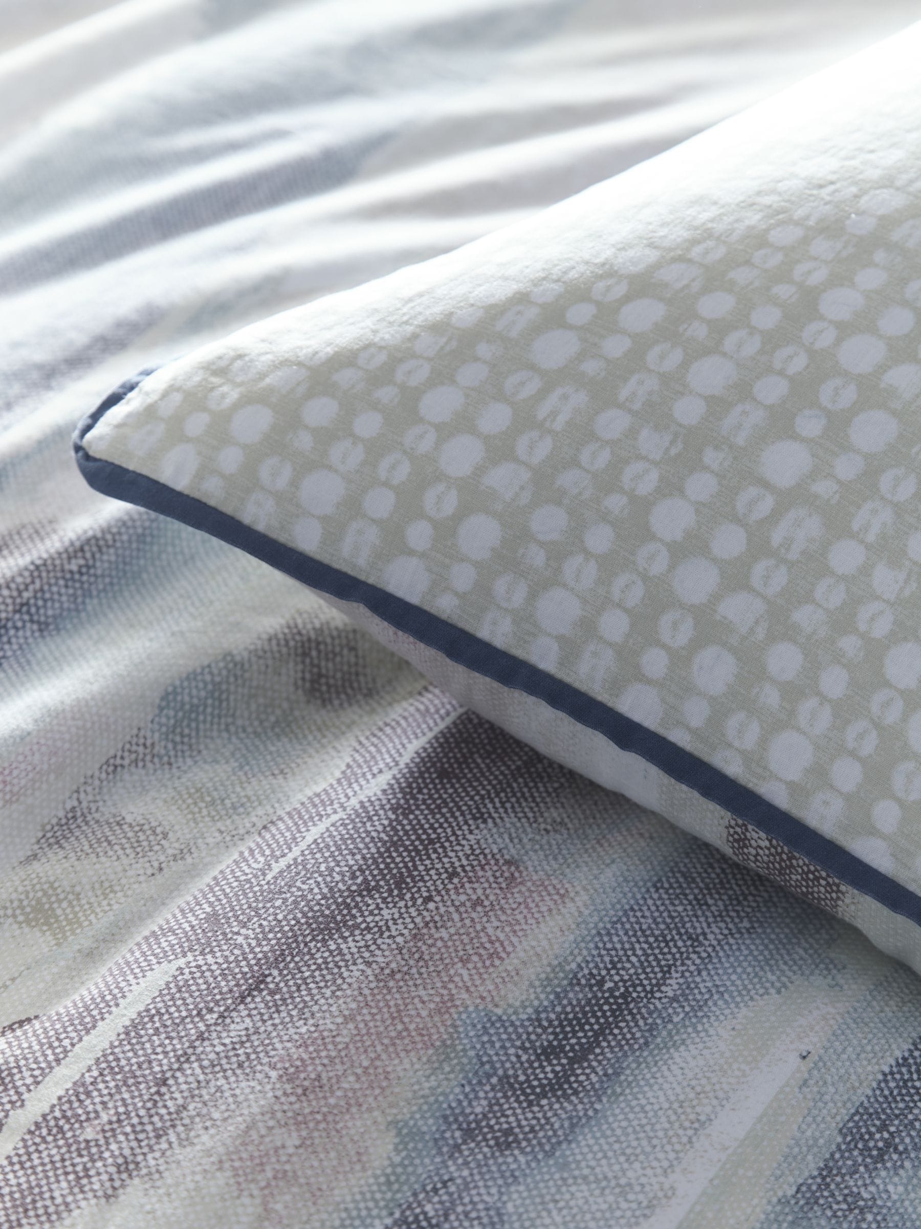Blue landscape duvet cover and pillowcase set - British product