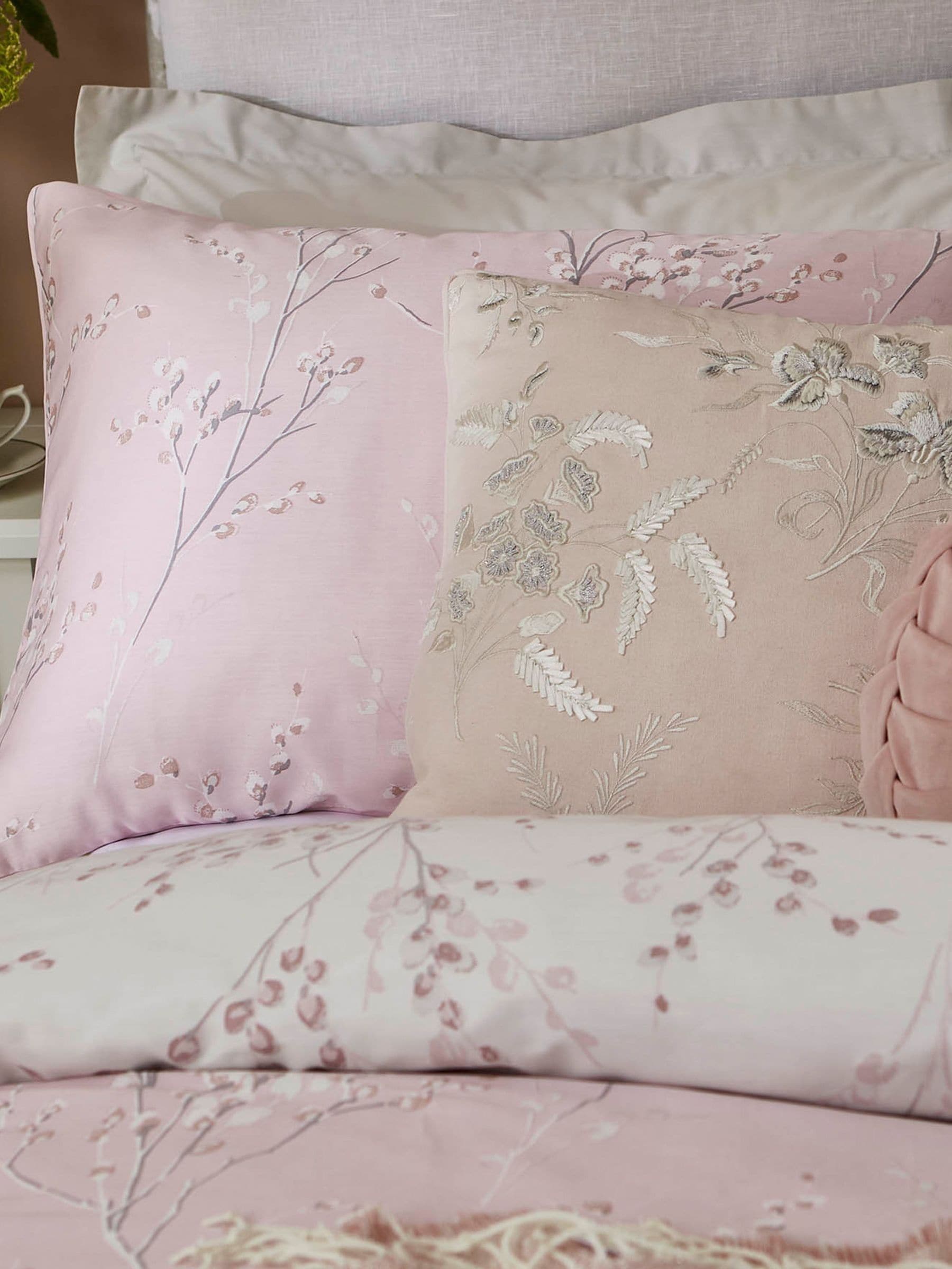 Laura Ashley Pink Blush Pussy Willow duvet cover and pillowcase set, UK version