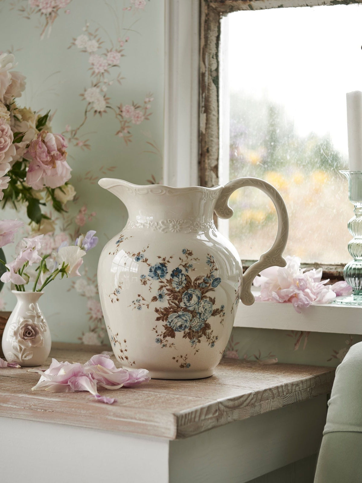 Shabby Chic by Rachel Ashwell white jug vase 22.5cm (British brand)