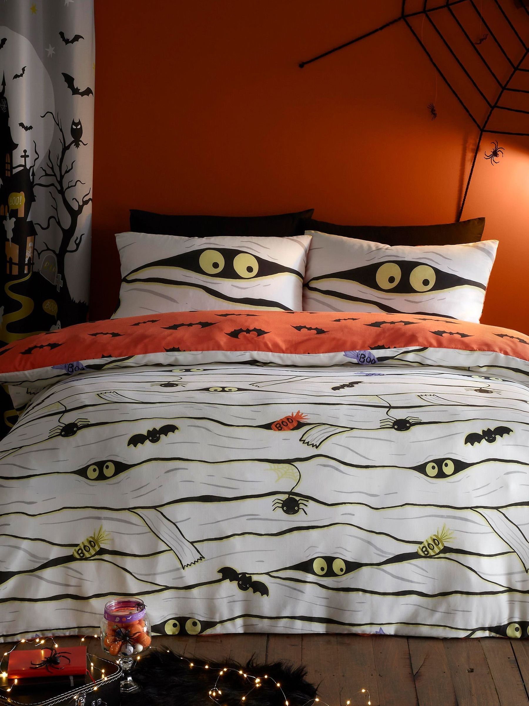 Bedlam White Mummy Glow in the Dark Duvet Cover Set - British product