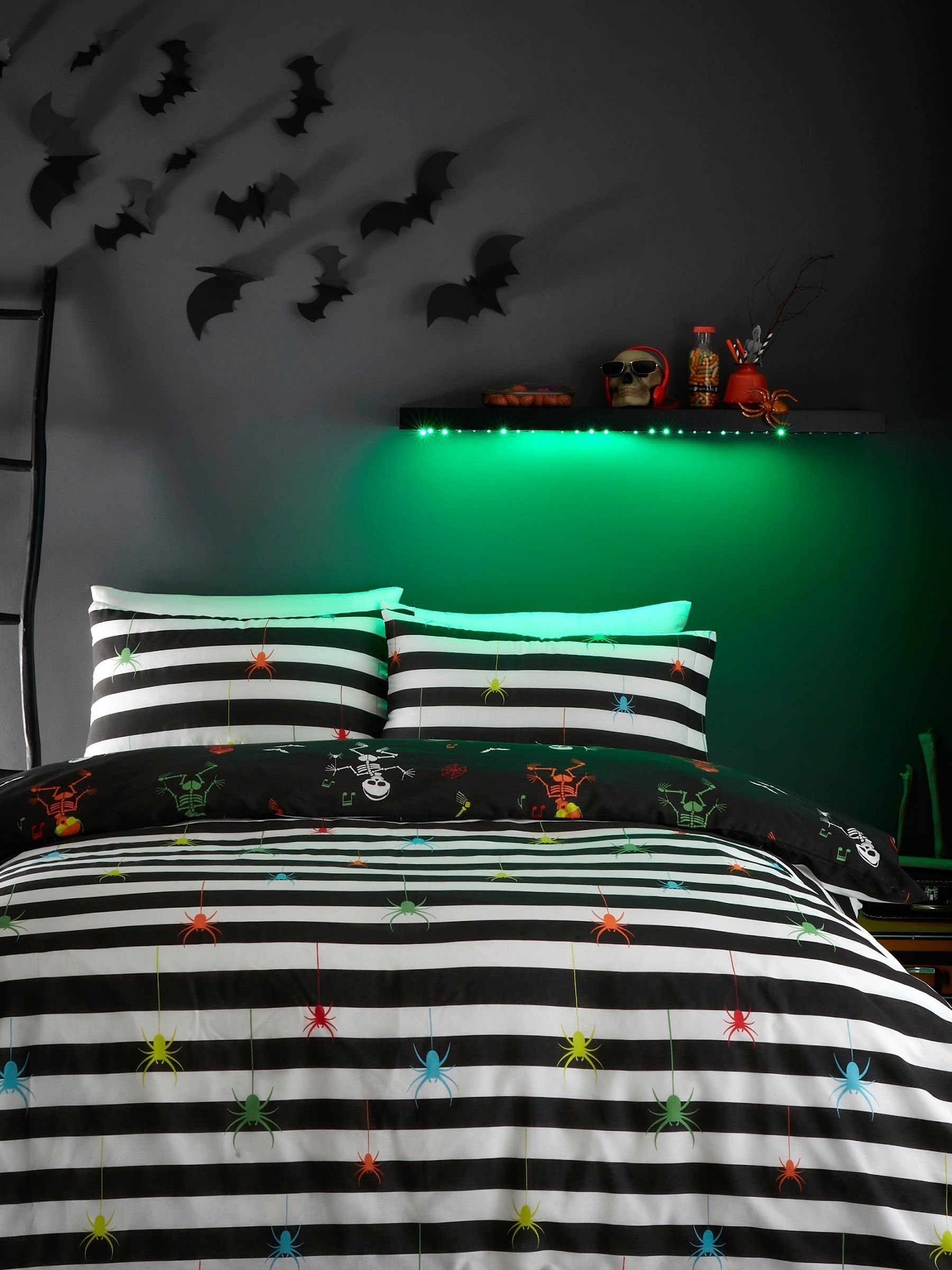Bedlam dancing skeletons duvet cover glow in the dark - British product
