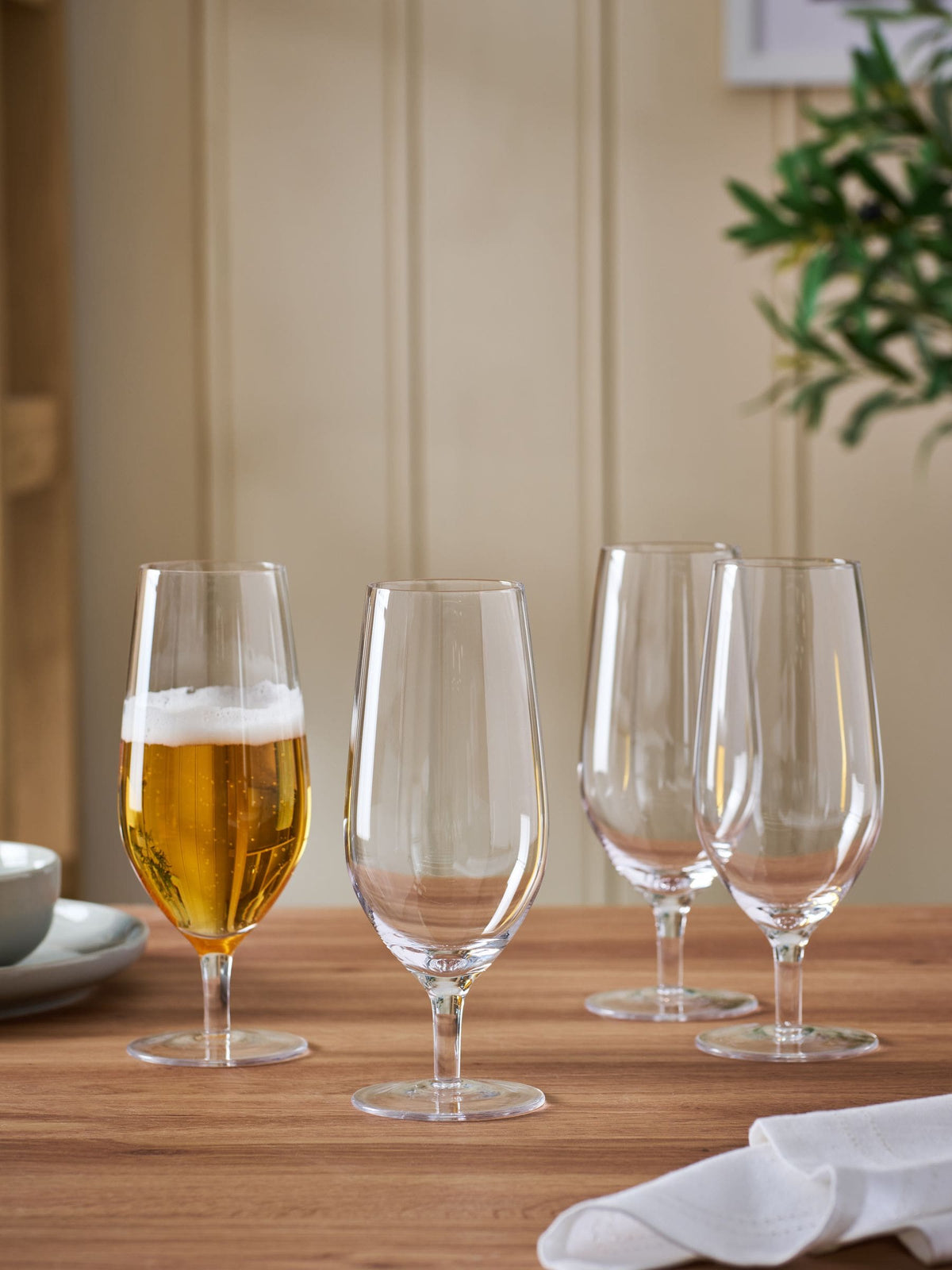 Clear Nova footed pint beer glasses set of 4, imported from the UK