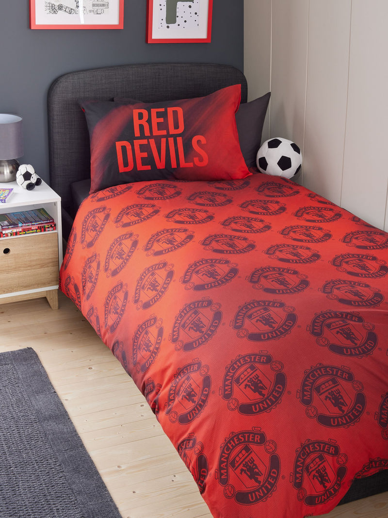 Manchester United red duvet cover and pillowcase set, imported from the UK