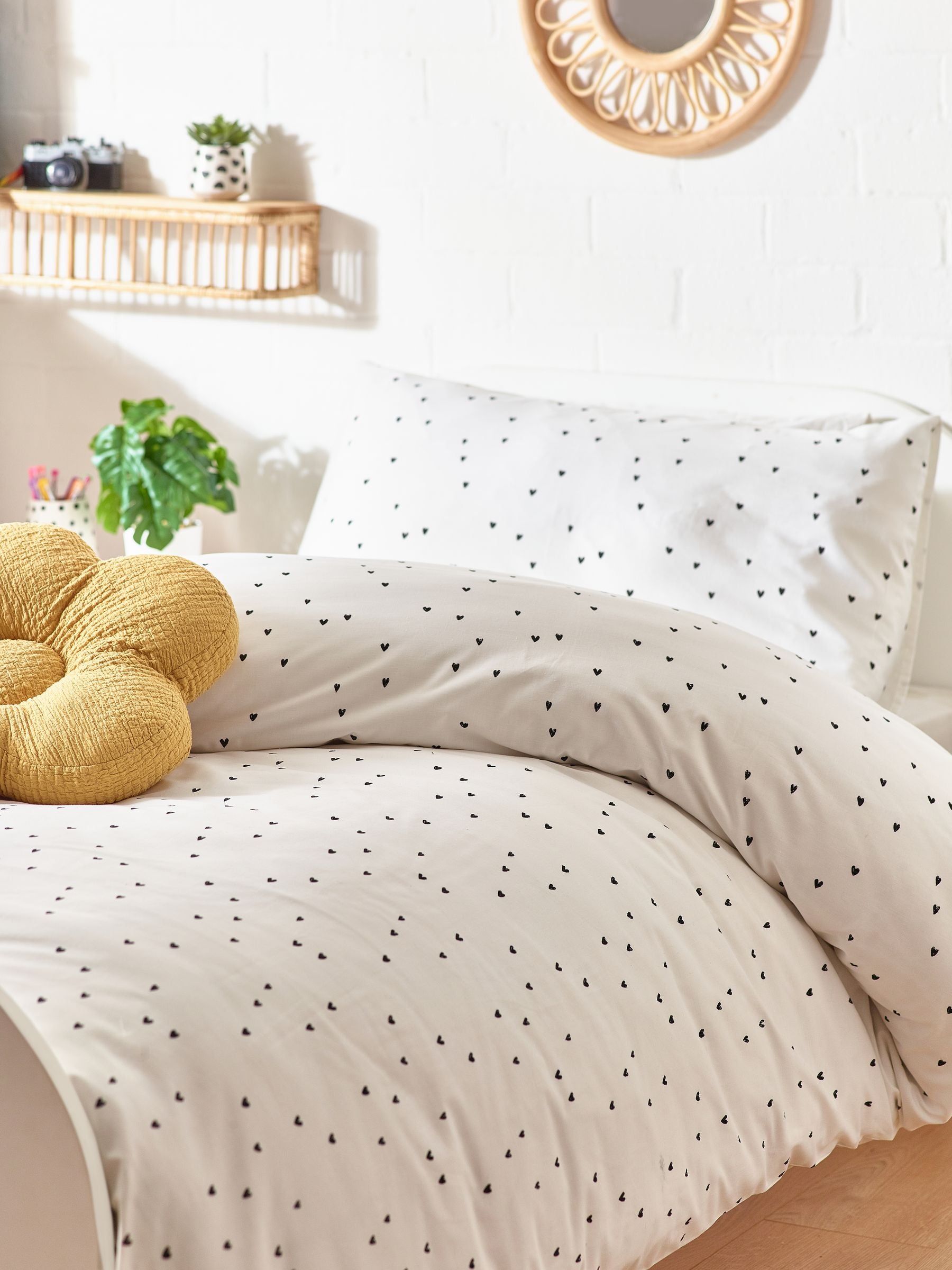 Black/white hearts reversible duvet cover and pillowcase set - British product